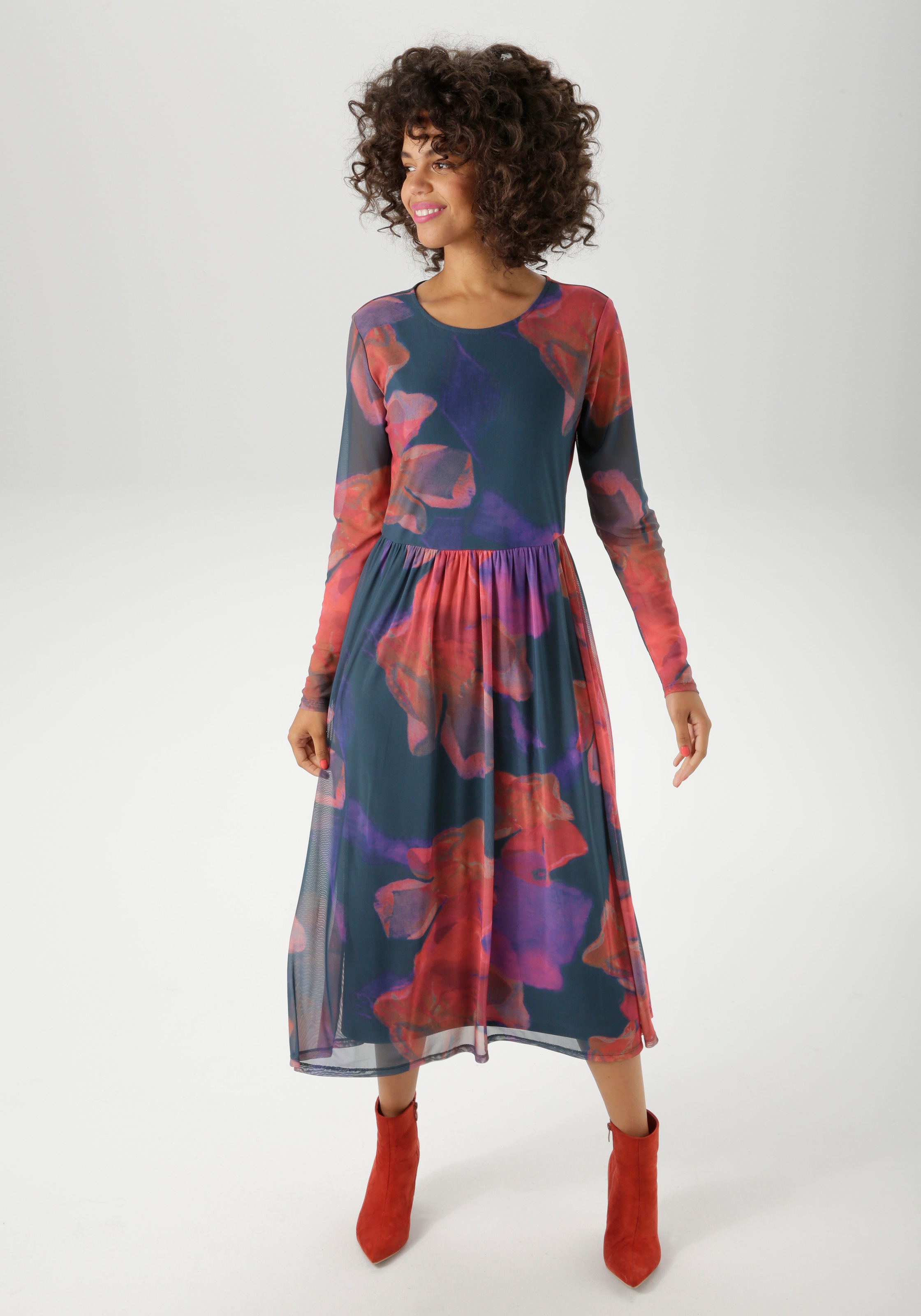 Aniston CASUAL Midikleid, mit großflächigen Batik-Blüten bedruckt - NEUE KOLLEKTION