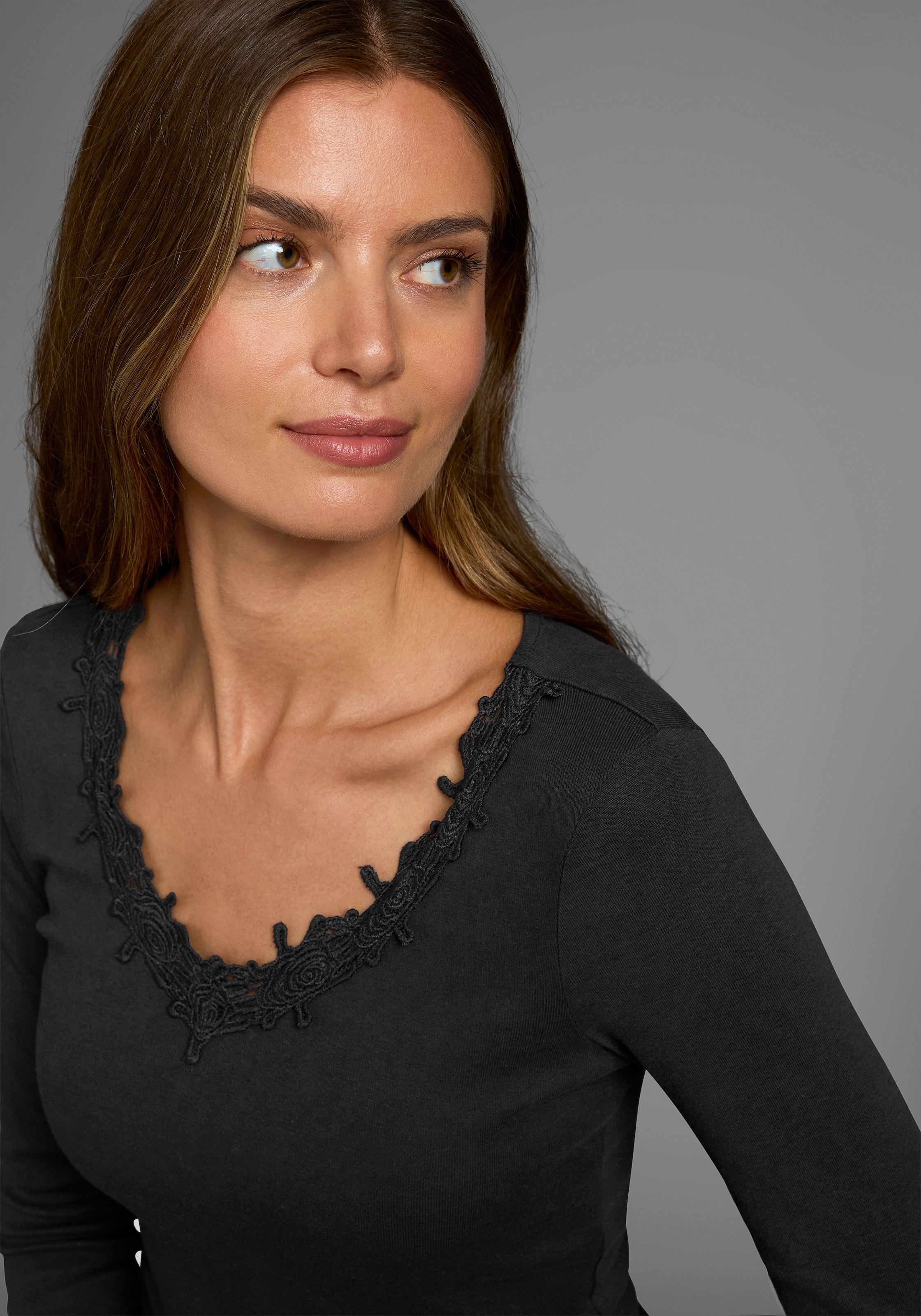 AJC Langarmshirt Langarm,  figurbetont,  mit zauberhafter Spitze