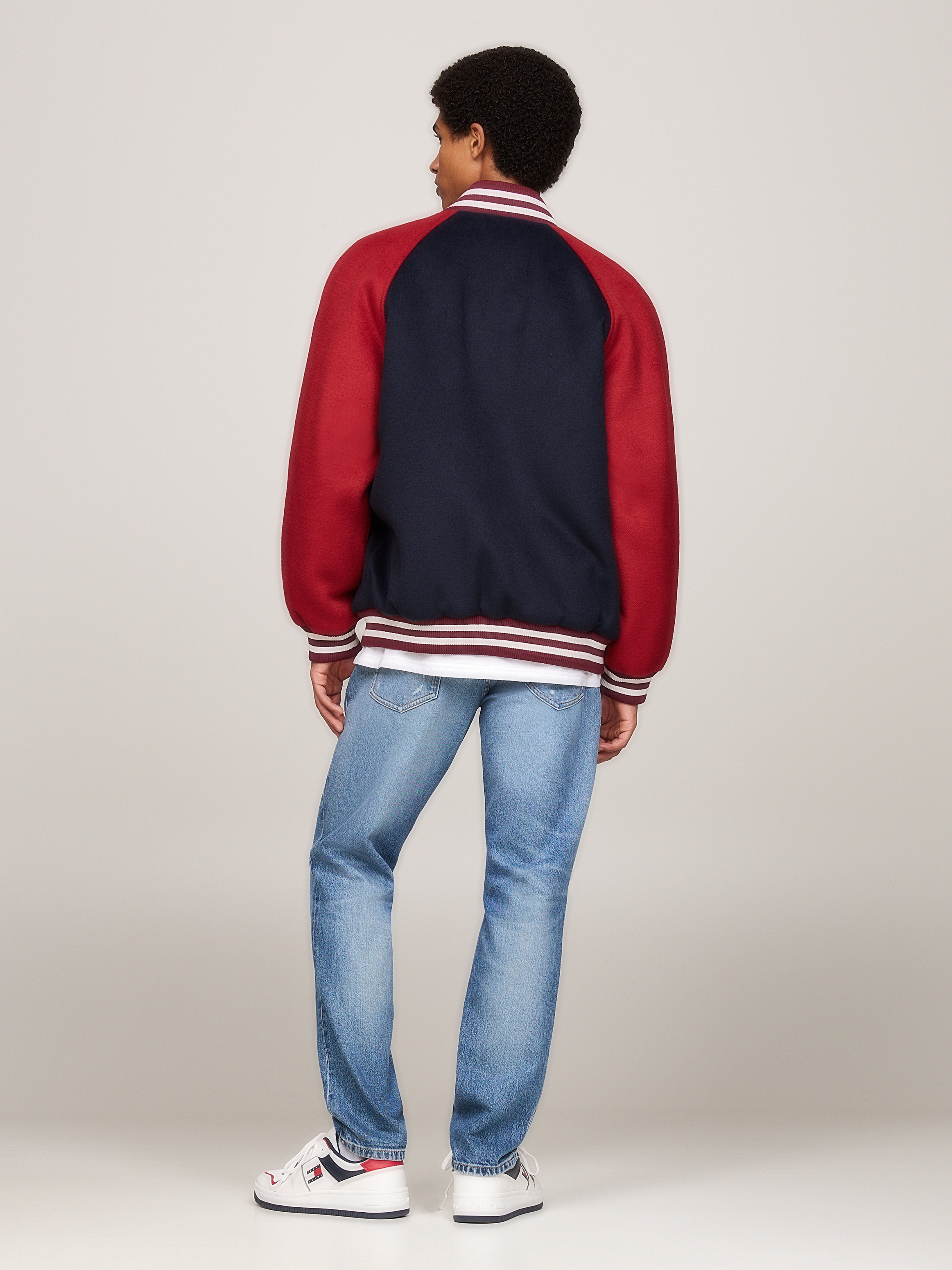 Tommy Jeans Bomberjacke »TJM WOOL BLEND CREST BOMBER«, Color Block-Design, Tommy Jeans-Wappen-Stickerei auf Brust