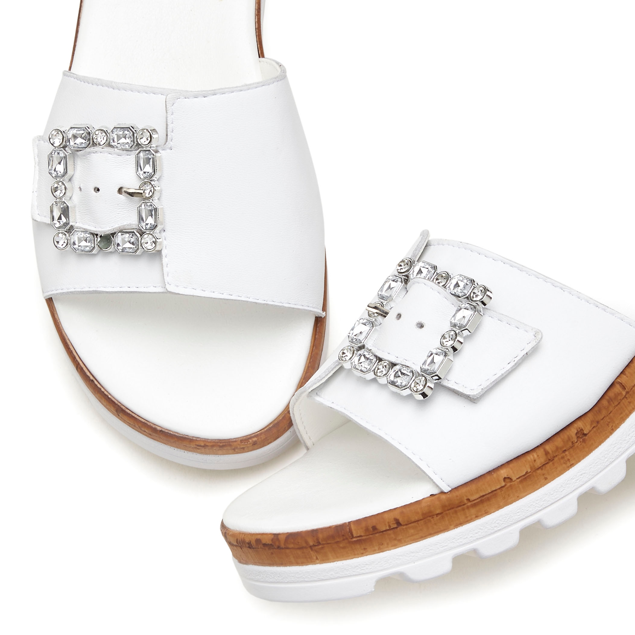 LASCANA Pantolette »Sandale, Sommerschuh, offener Schuh, Mule,«  aus Leder mit dezentem Keilabsatz