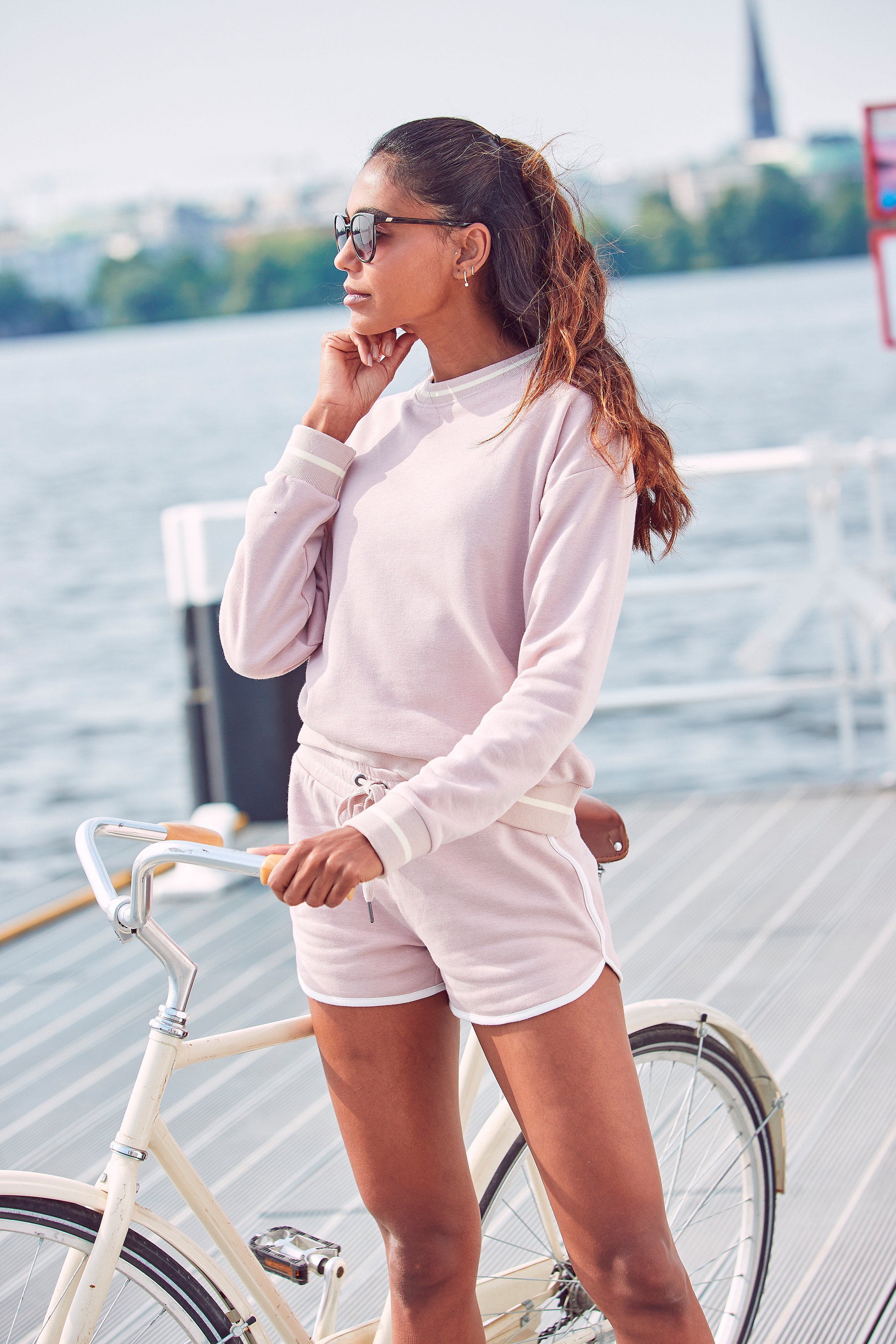 LASCANA Relaxshorts, mit Kontrastpaspeln, Loungewear