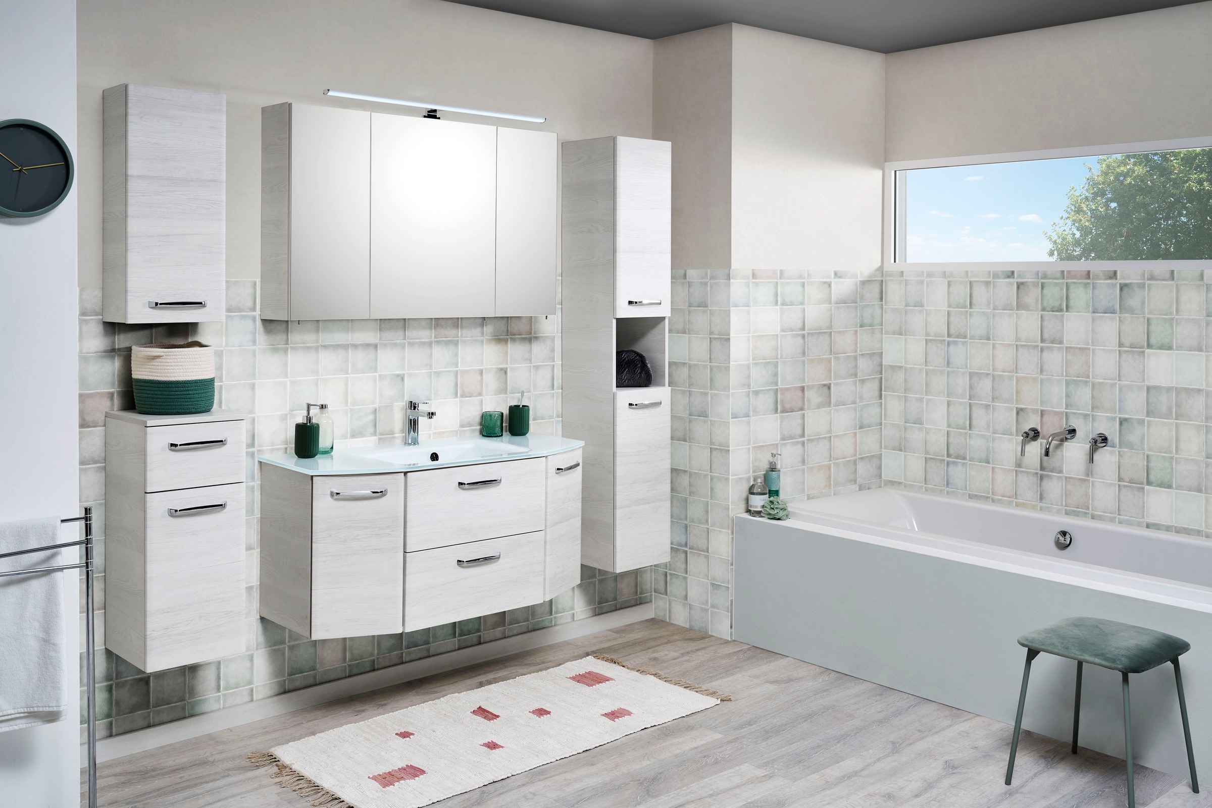 Saphir Hochschrank »Quickset Badschrank 30 cm breit, 2 Türen, 1 Nische, 3 Einlegeböden« Badezimmer-Hochschrank inkl. Türdämpfer, Griffe in Chrom glänzend