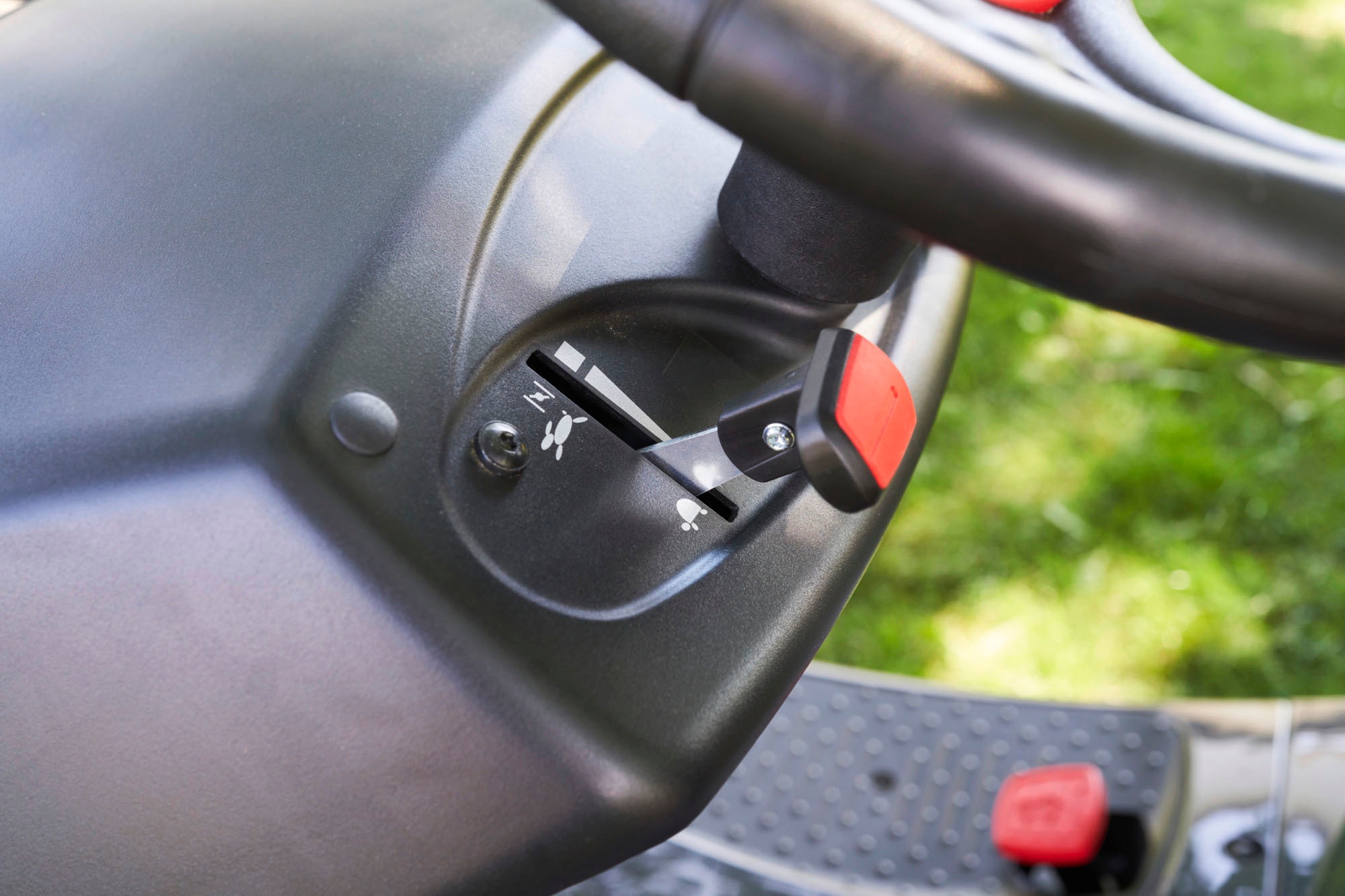 AL-KO Rasentraktor »Benzin-Rasentraktor Comfort 18-111.4 HDS-A V2« Seitenauswurf, 2 Zylinder