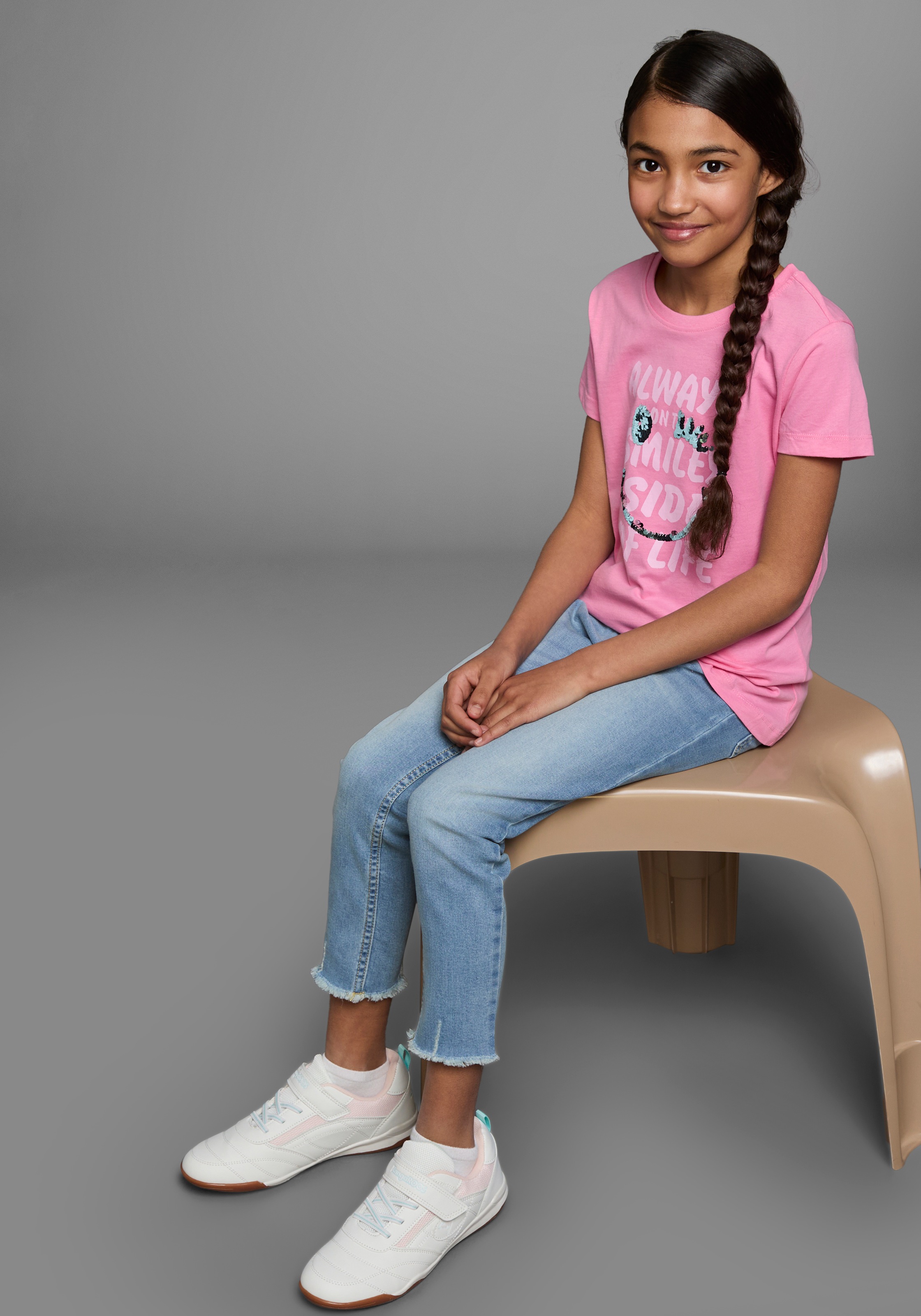 KIDSWORLD T-Shirt »mit Wendepailletten«, Kurzarm, Basic-Passform, mit Pailletten, bedruckt