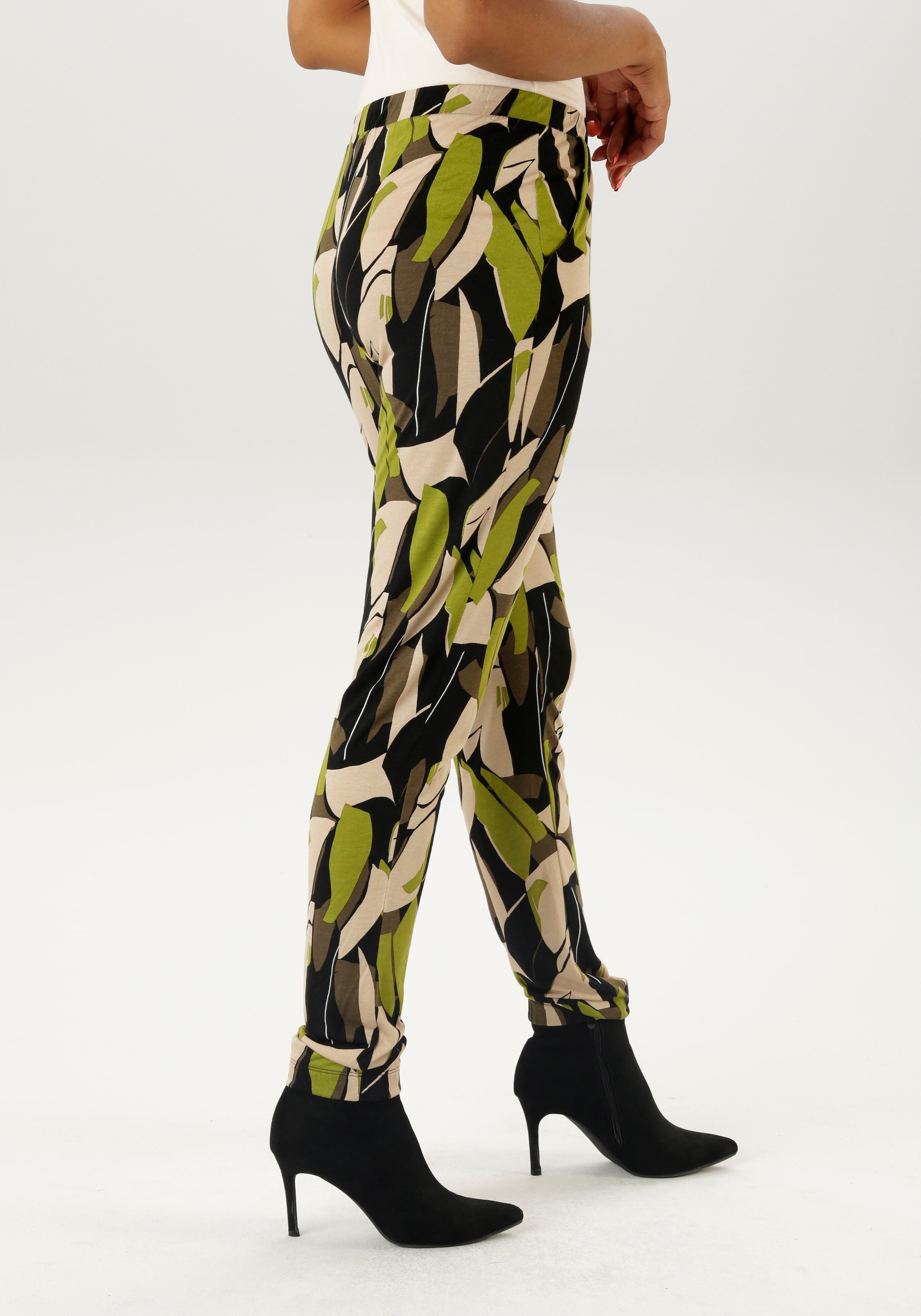 Aniston SELECTED Schlupfhose, mit trendigen Allover-Print - NEUE KOLLEKTION