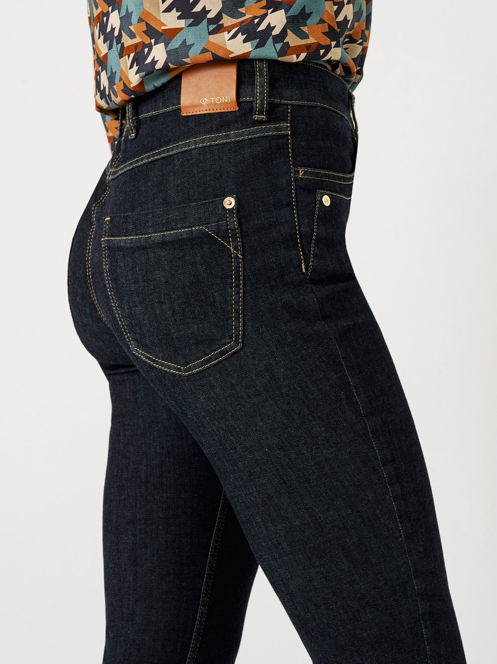 TONI Slim-fit-Jeans »be loved«, mit modischen Kontrastnähten
