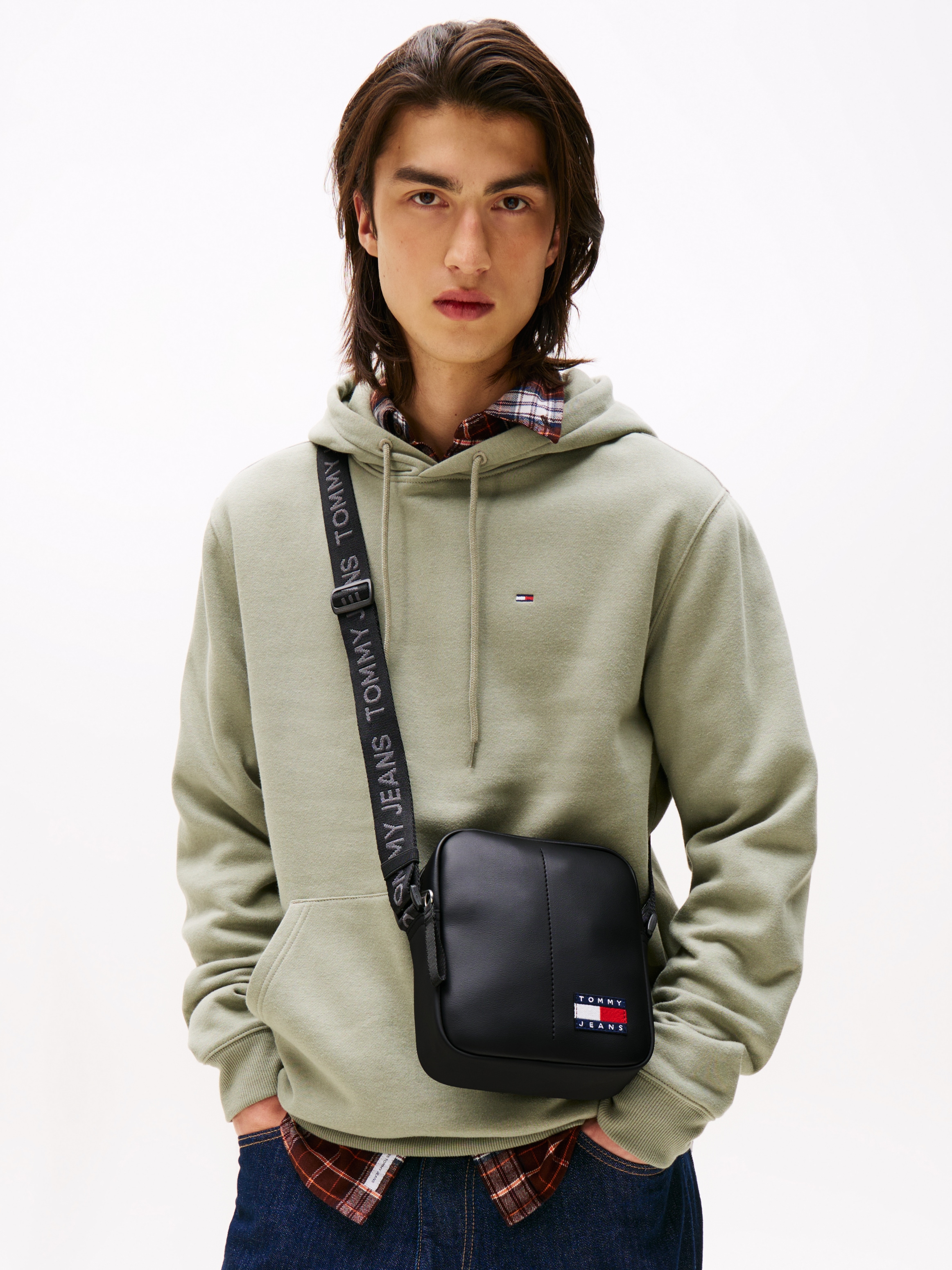 Tommy Jeans Umhängetasche »TJM ESS DAILY PU REPORTER«, Herren Freizeitasche, Schultertasche mit Tommy Jeans Flagge