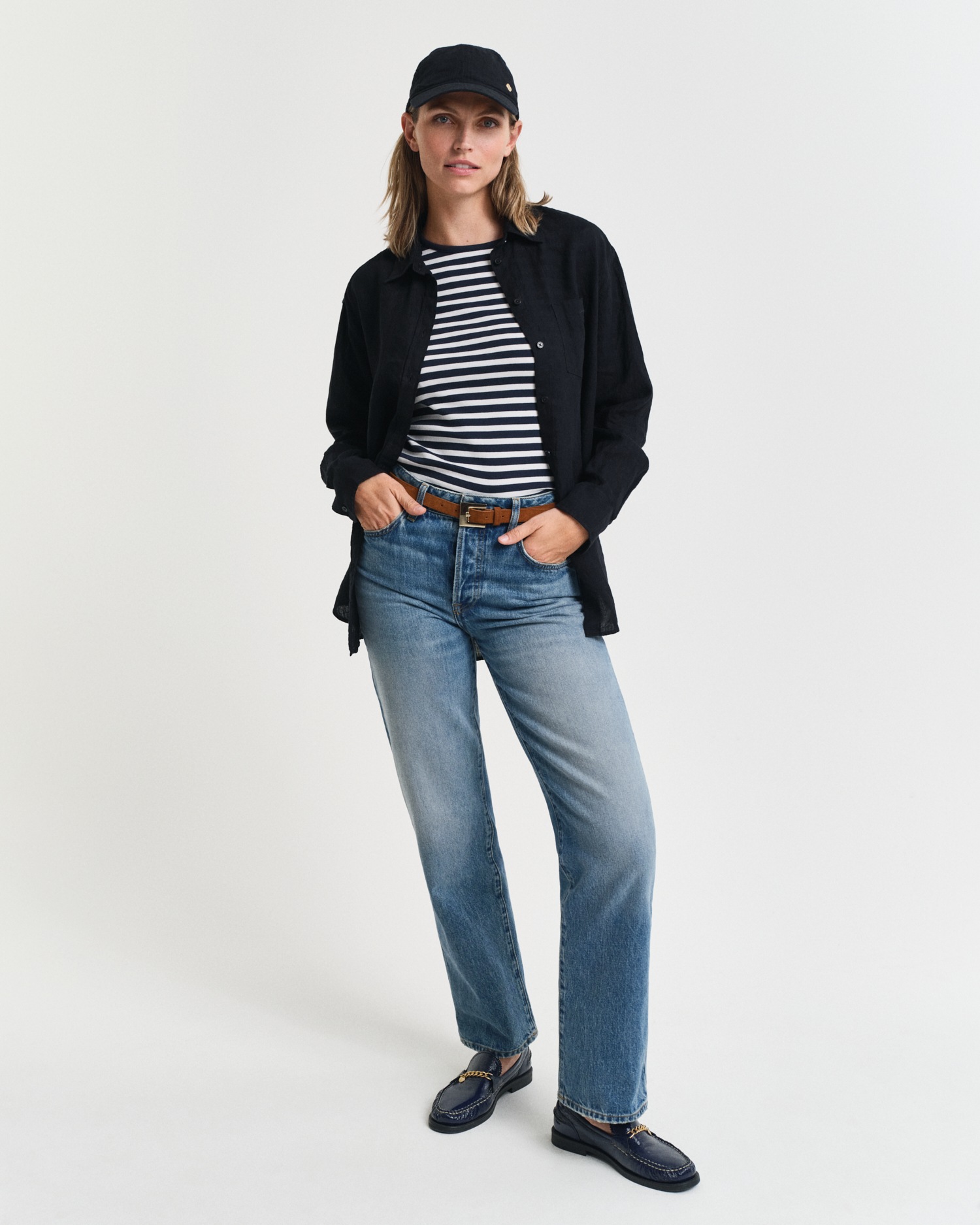 Gant T-Shirt »SLIM STRIPED 1X1 RIBBED KA T-SHIRT« mit dezentem Logoschriftzug am Ärmelabschluss