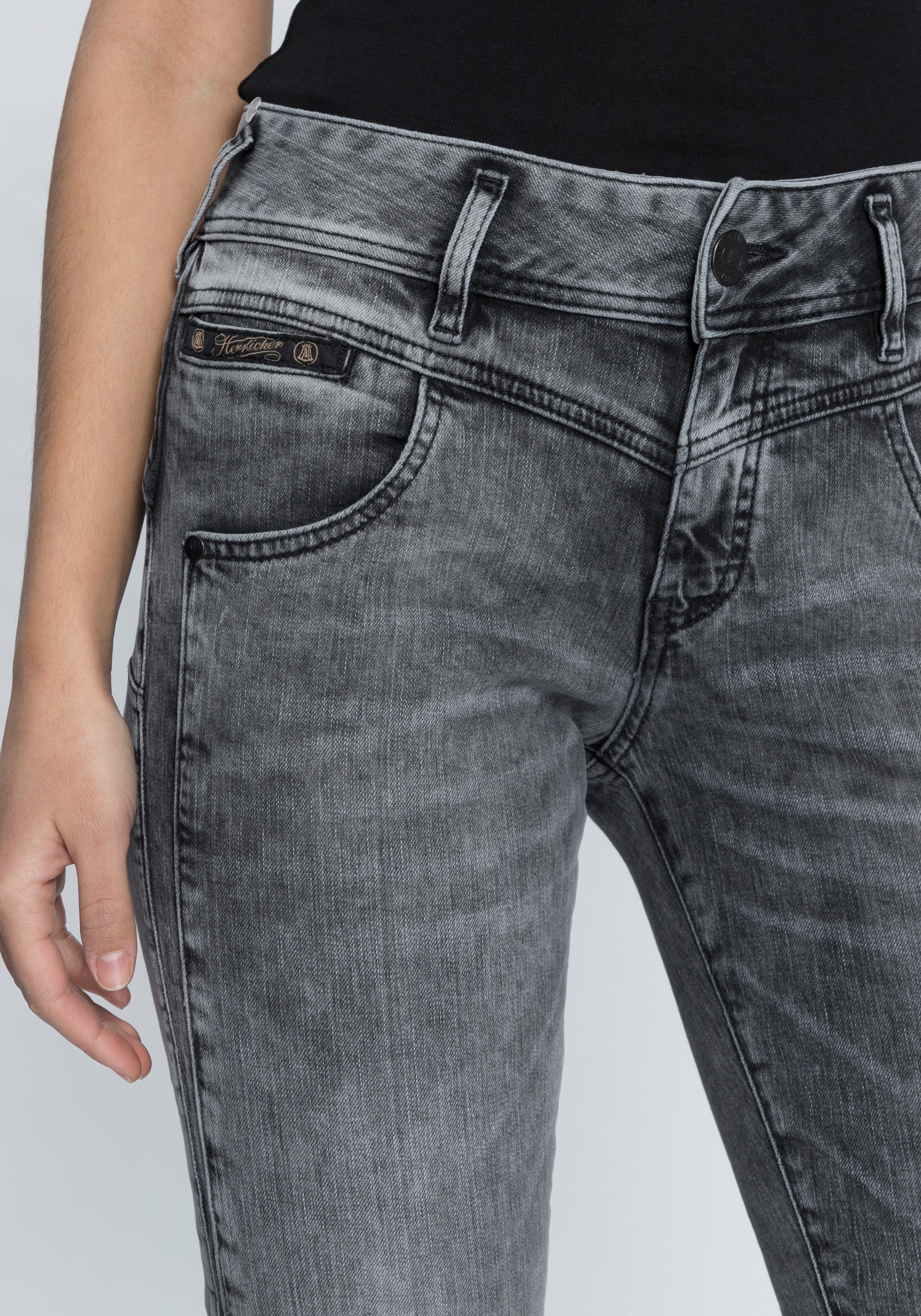 Herrlicher Slim-fit-Jeans »COSY SLIM«, Shaping-Wirkung durch eingearbeiteten Keileinsatz