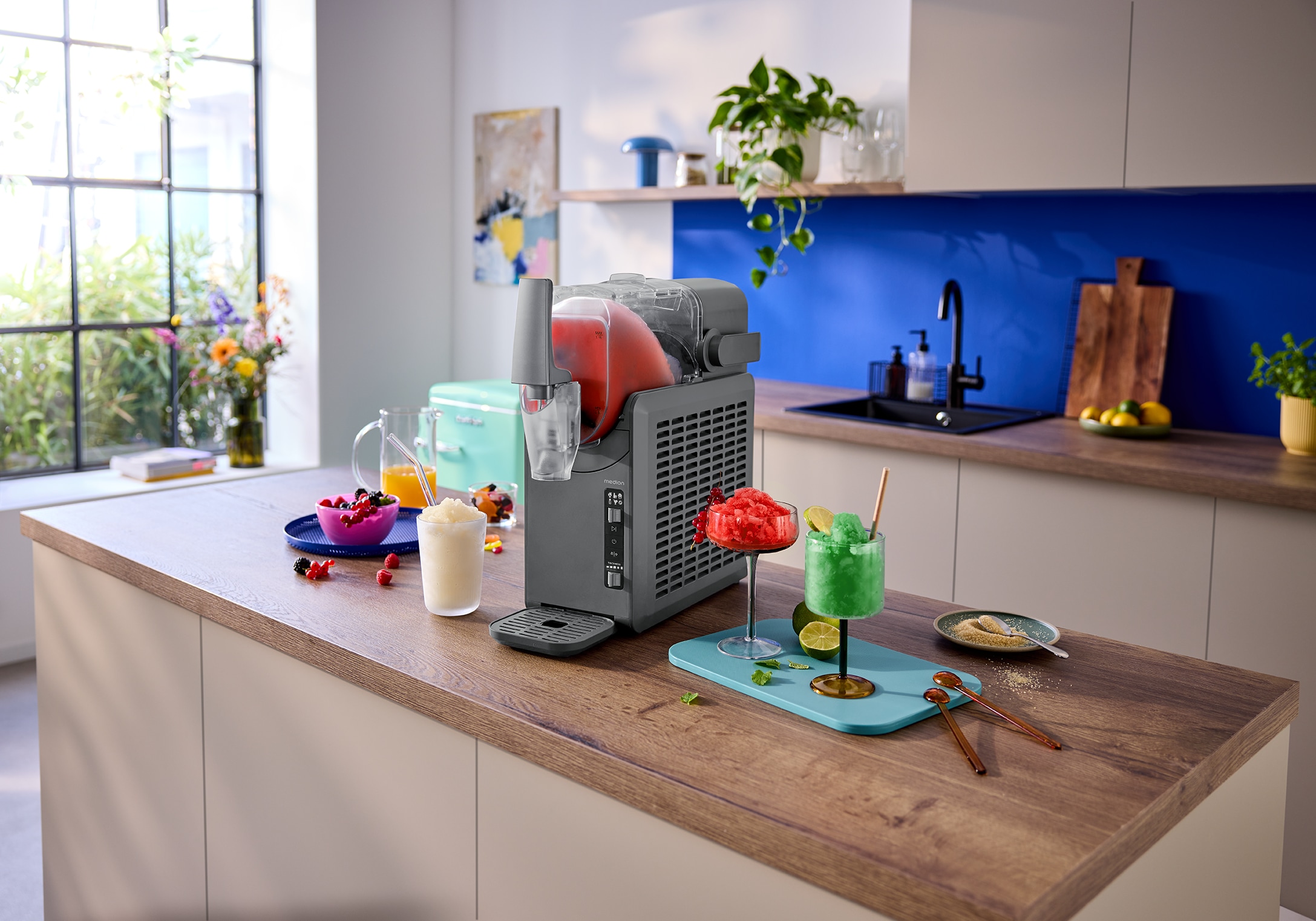 Medion® Slush-Eismaschine »LIFE MD12090 / Slush Ice Maker, 2,6 L Kapazität, Härtegradkontrolle«, 2,6 l, 200 W, 5 Programme, 30–60 Min. Zubereitungszeit, Kompressorkühlung