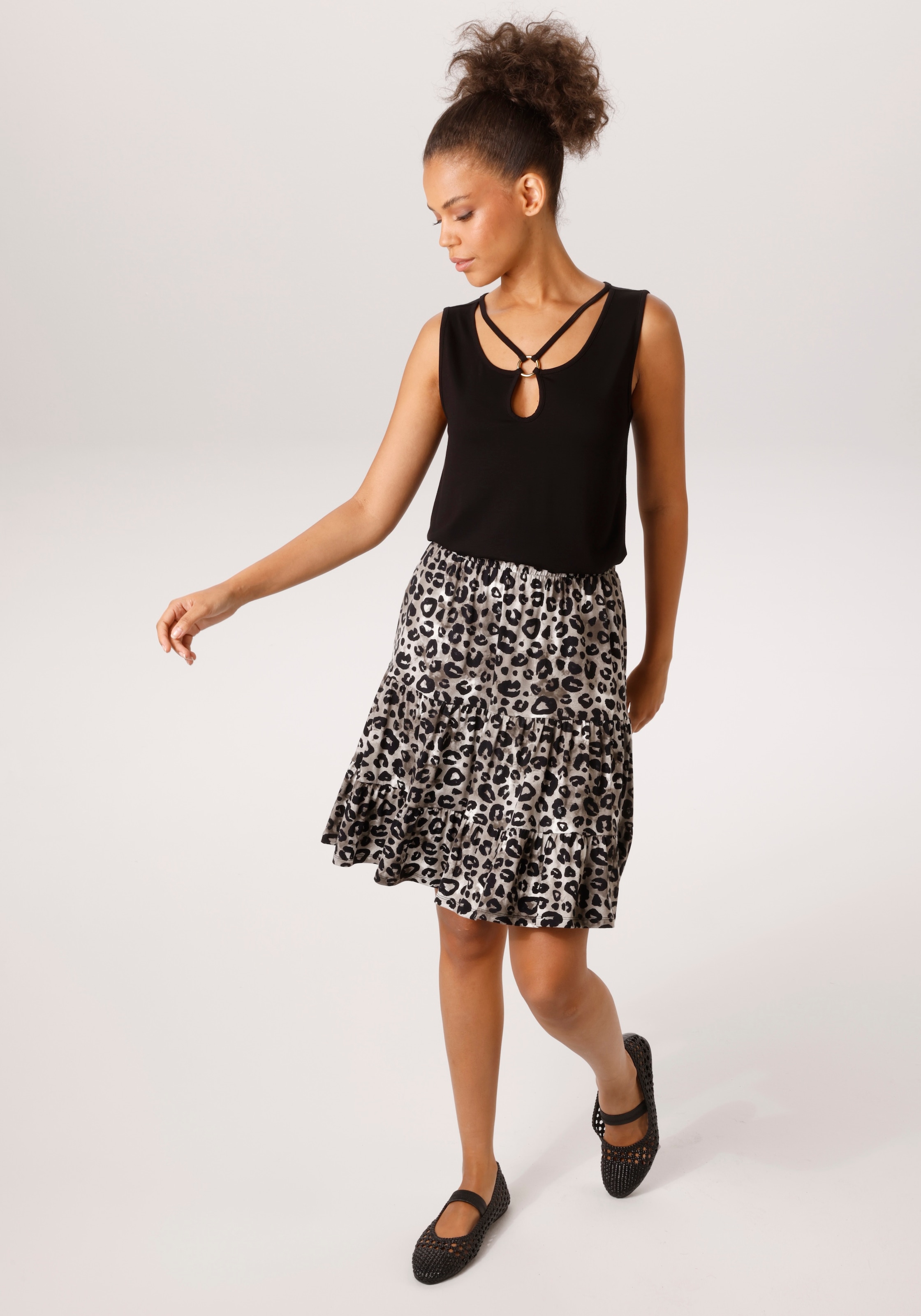 Aniston CASUAL Tanktop mit raffiniertem V-Ausschnitt