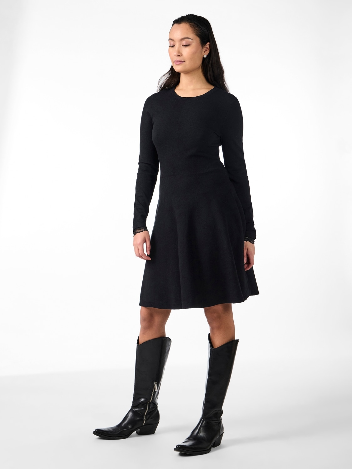 Y.A.S Strickkleid »YASBECCO LS KNIT DRESS S. NOOS«, mit Spitze am Ärmelsaum