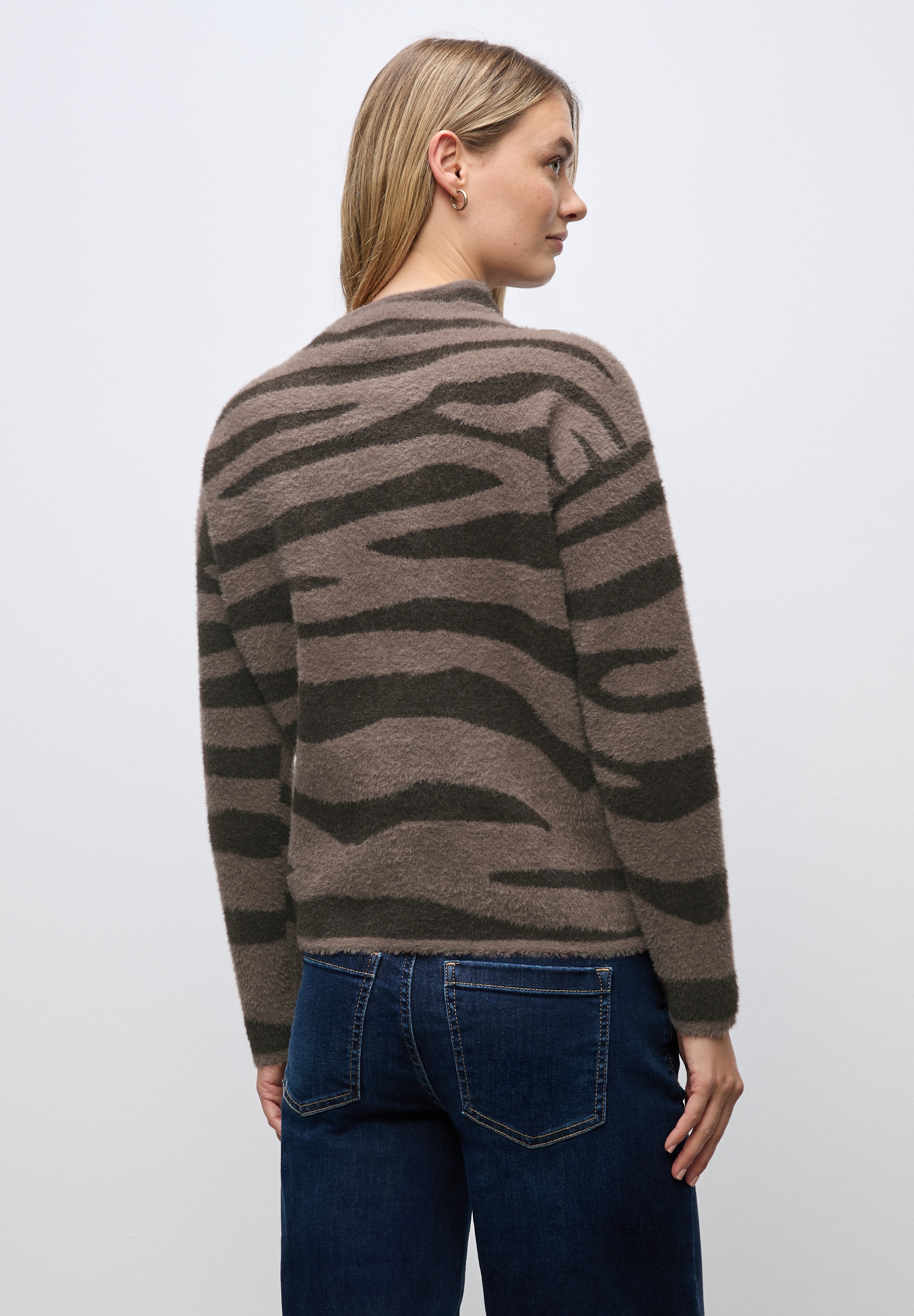 STREET ONE Strickpullover, mit Animal Print, bequeme Passform