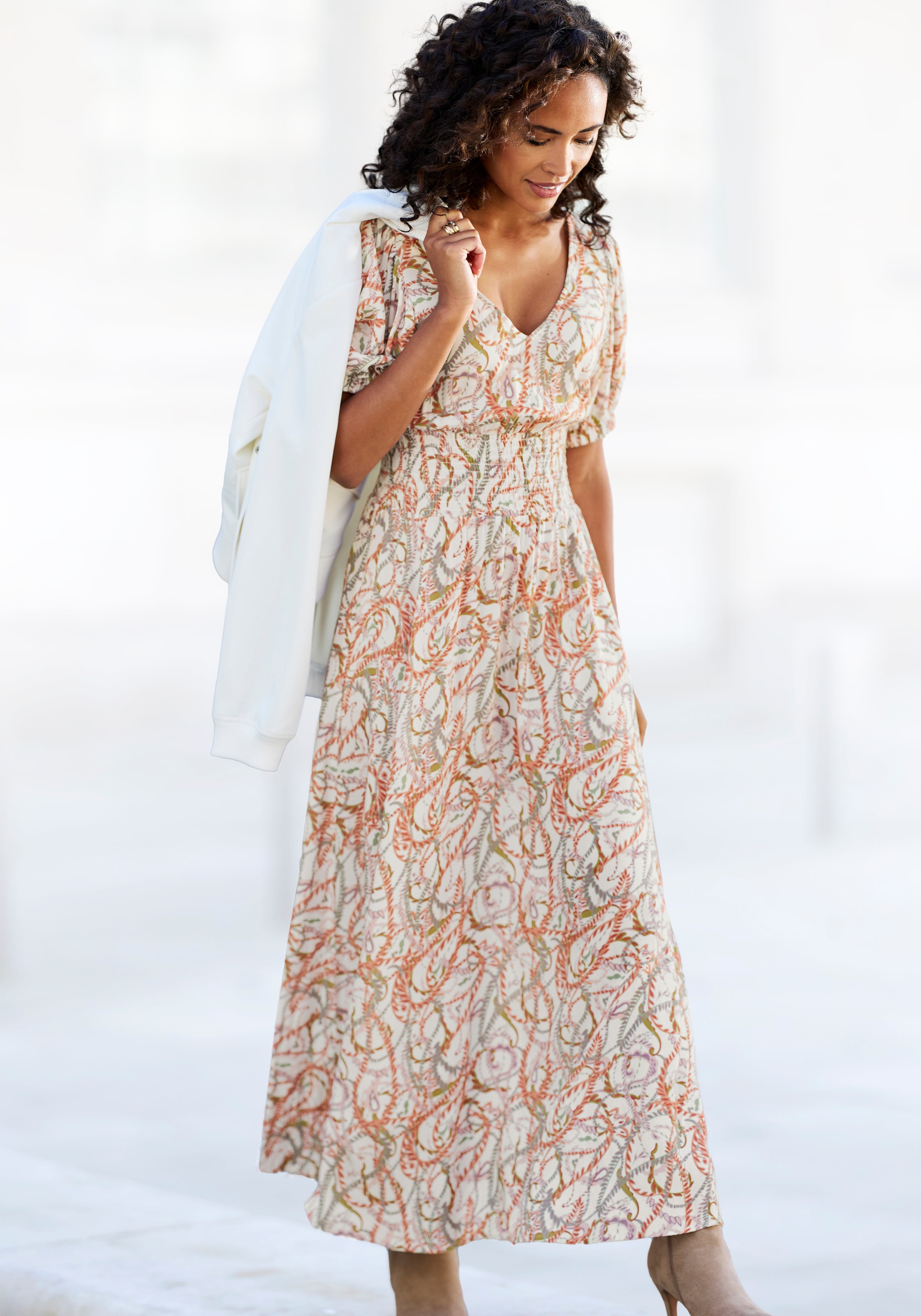 LASCANA Maxikleid mit Alloverdruck und V-Ausschnitt, Sommerkleid, Strandkleid