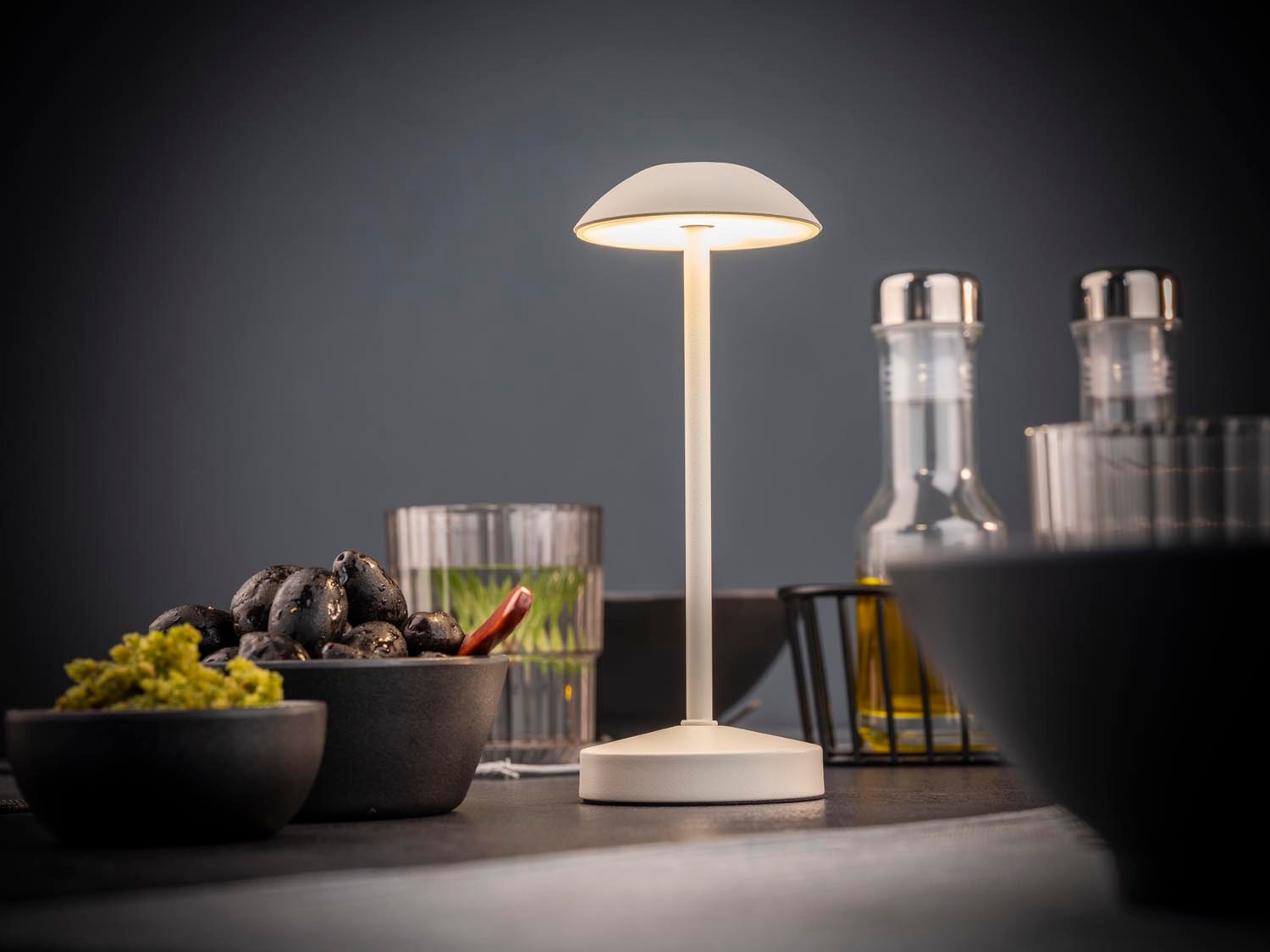APS LED Tischleuchte »"ALVA" Kabellose USB-C Tischleuchte«, 1 flammig, Leuchtmittel LED-Modul | LED fest integriert, Spritzwasssergeschützt IP 54, inkl. Dockinstation und Fernbedienung