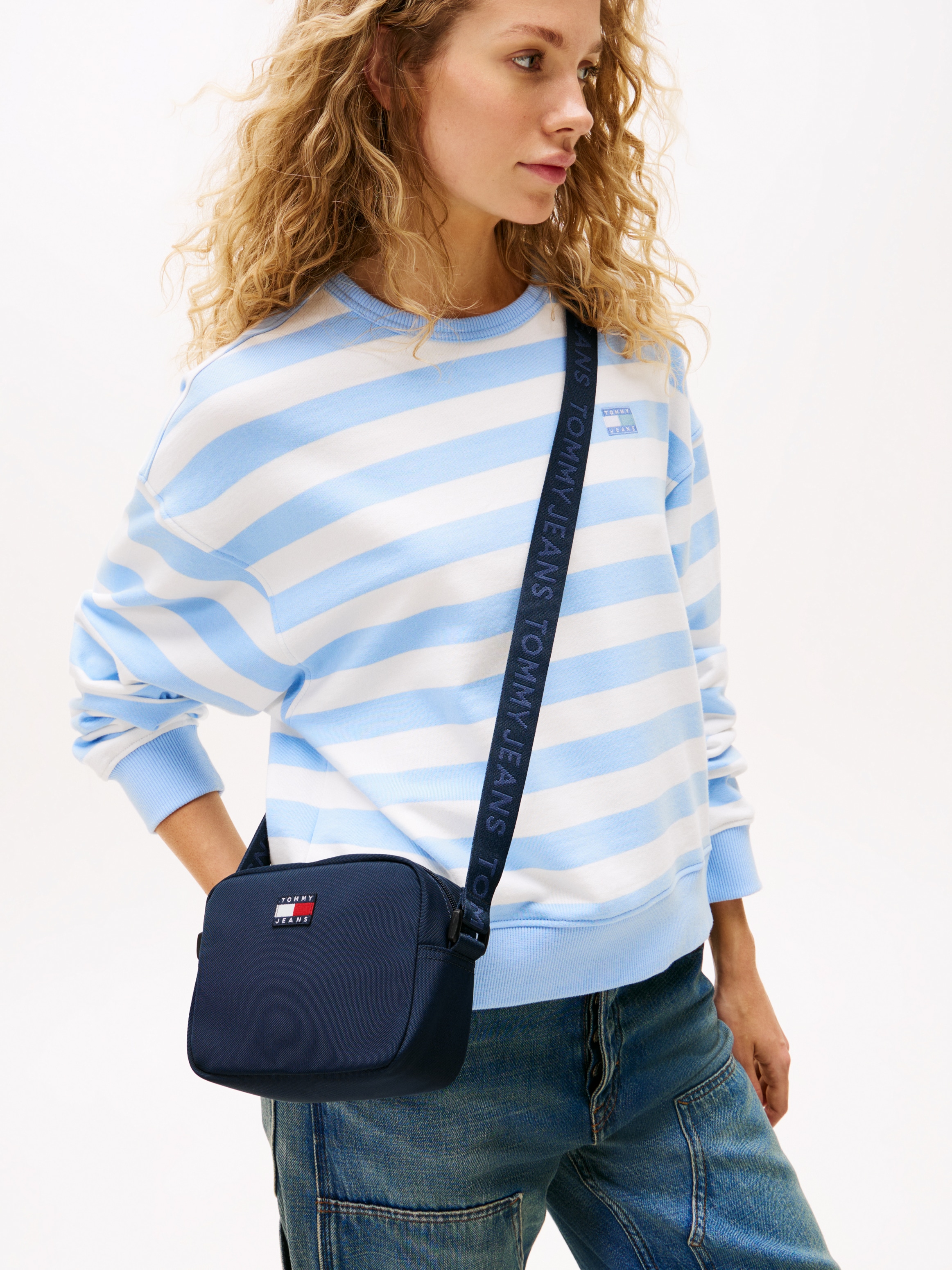 Tommy Jeans Umhängetasche »TJW ESS DAILY CROSSOVER«, Schultertasche, Kamerabag, Minibag mit Logoflagge