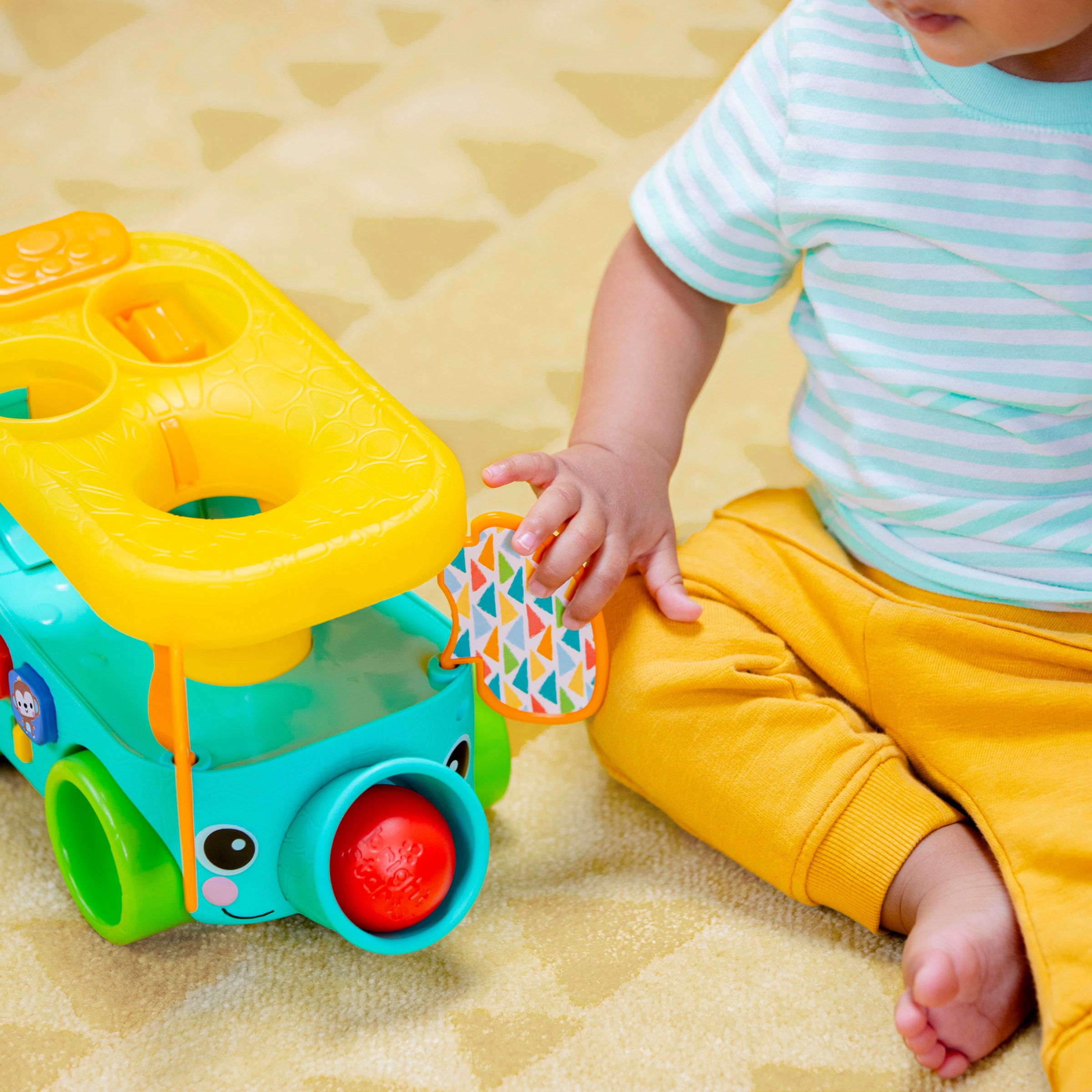 Bright Starts Lernspielzeug »Pop & Roll Safari Bus Ball Play Toy«, mit Licht und Sound