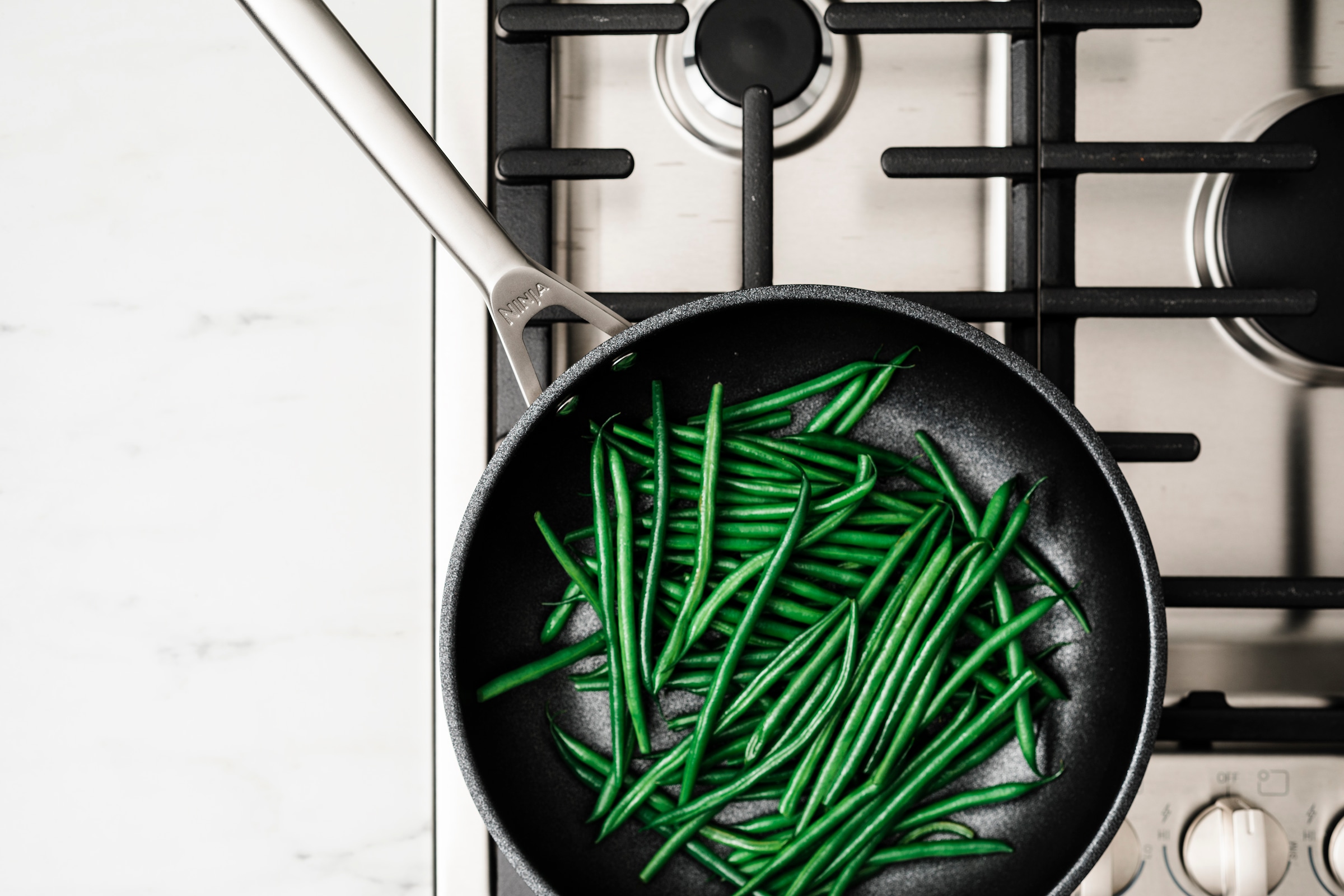 NINJA Bratpfanne »Ninja ZEROSTICK Edelstahl-Pfanne C600DE«, Edelstahl, (1 tlg.), Edelstahl mit Aluminiumbeschichtung für Braten bei hohen Temperaturen