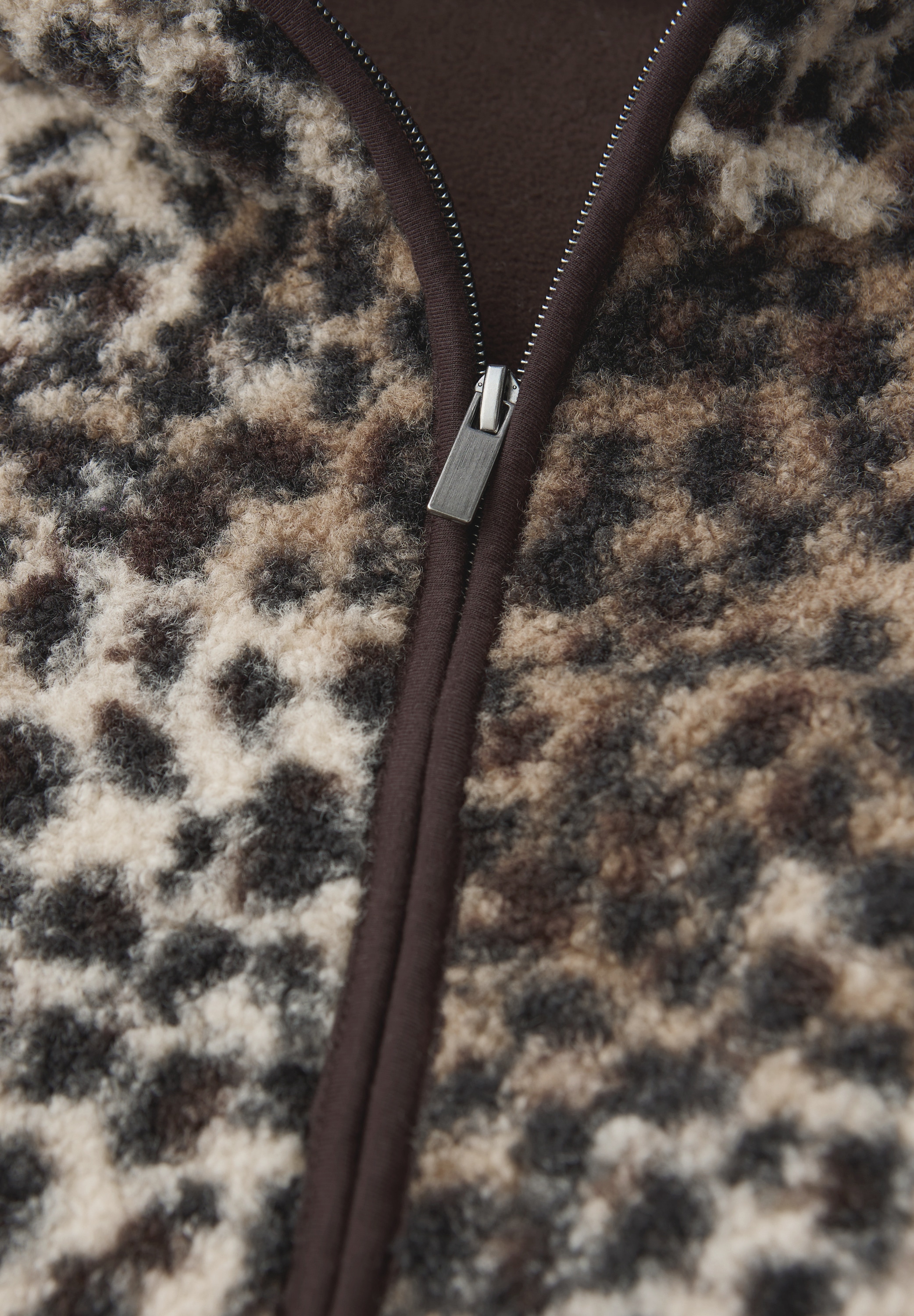 STREET ONE Kapuzenplüschjacke mit Kapuze mit Leo-Muster