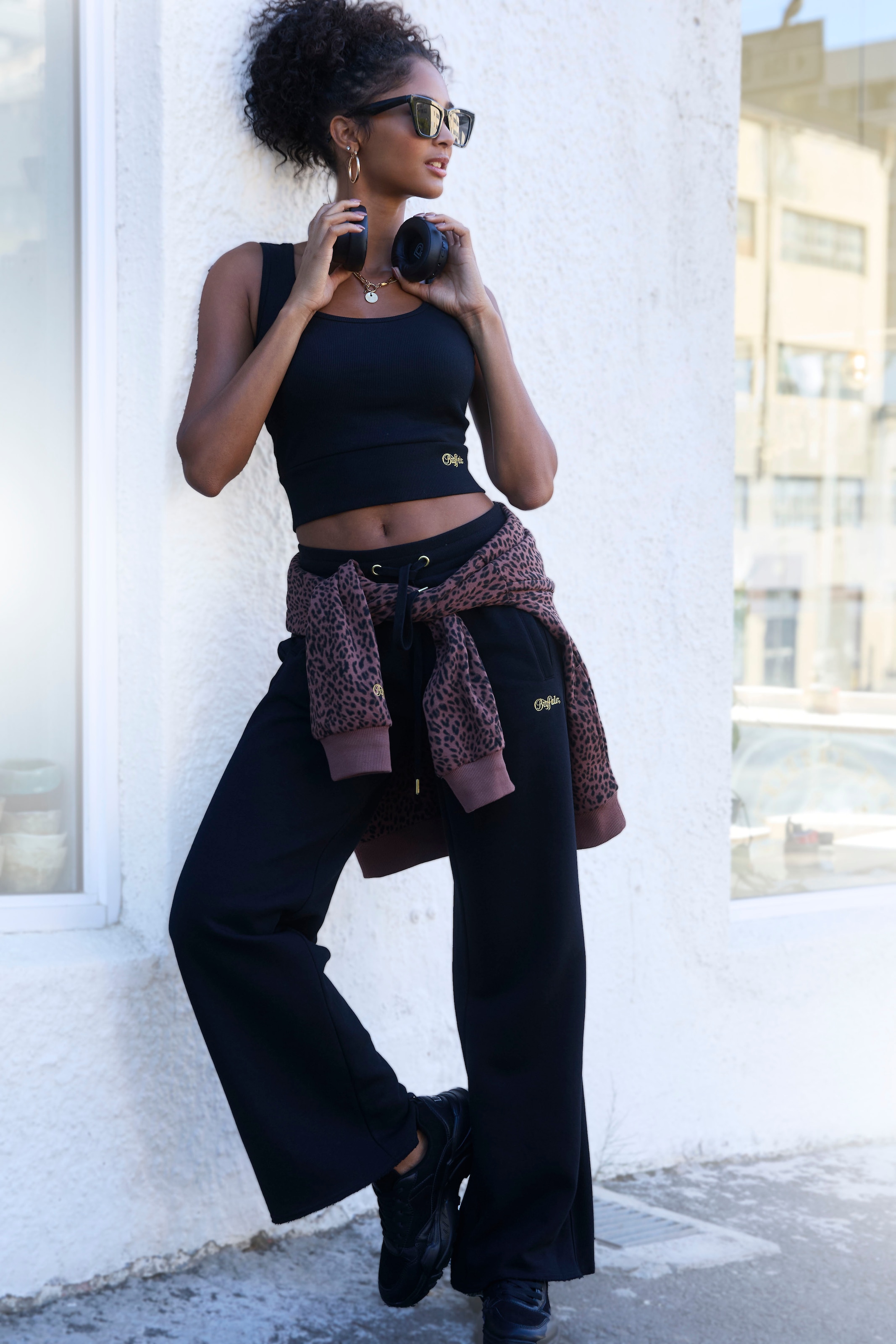 Buffalo Sweathose  mit aufwendiger Logostickerei