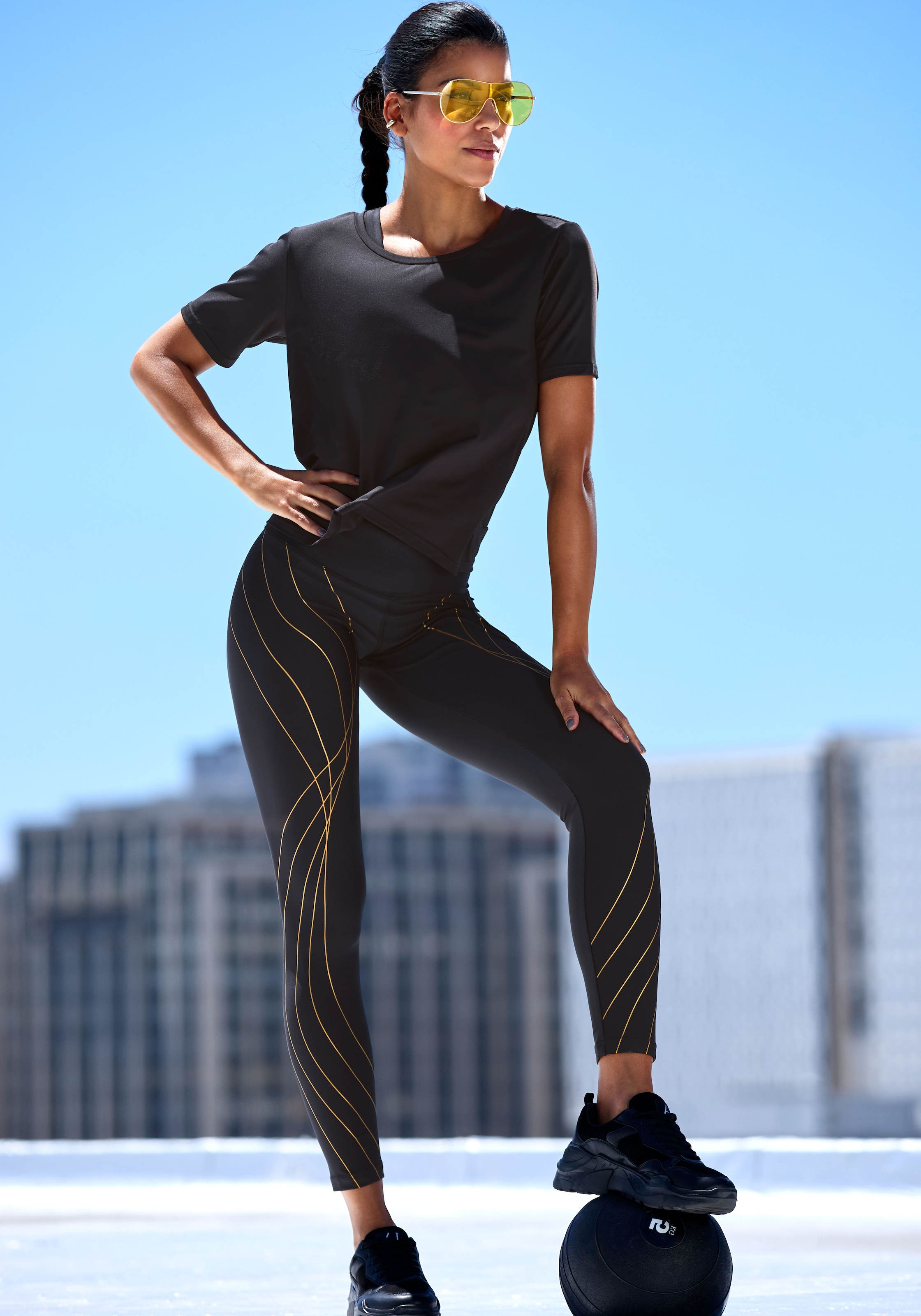 LASCANA ACTIVE Leggings  mit schimmerndem Druck, Sportleggings