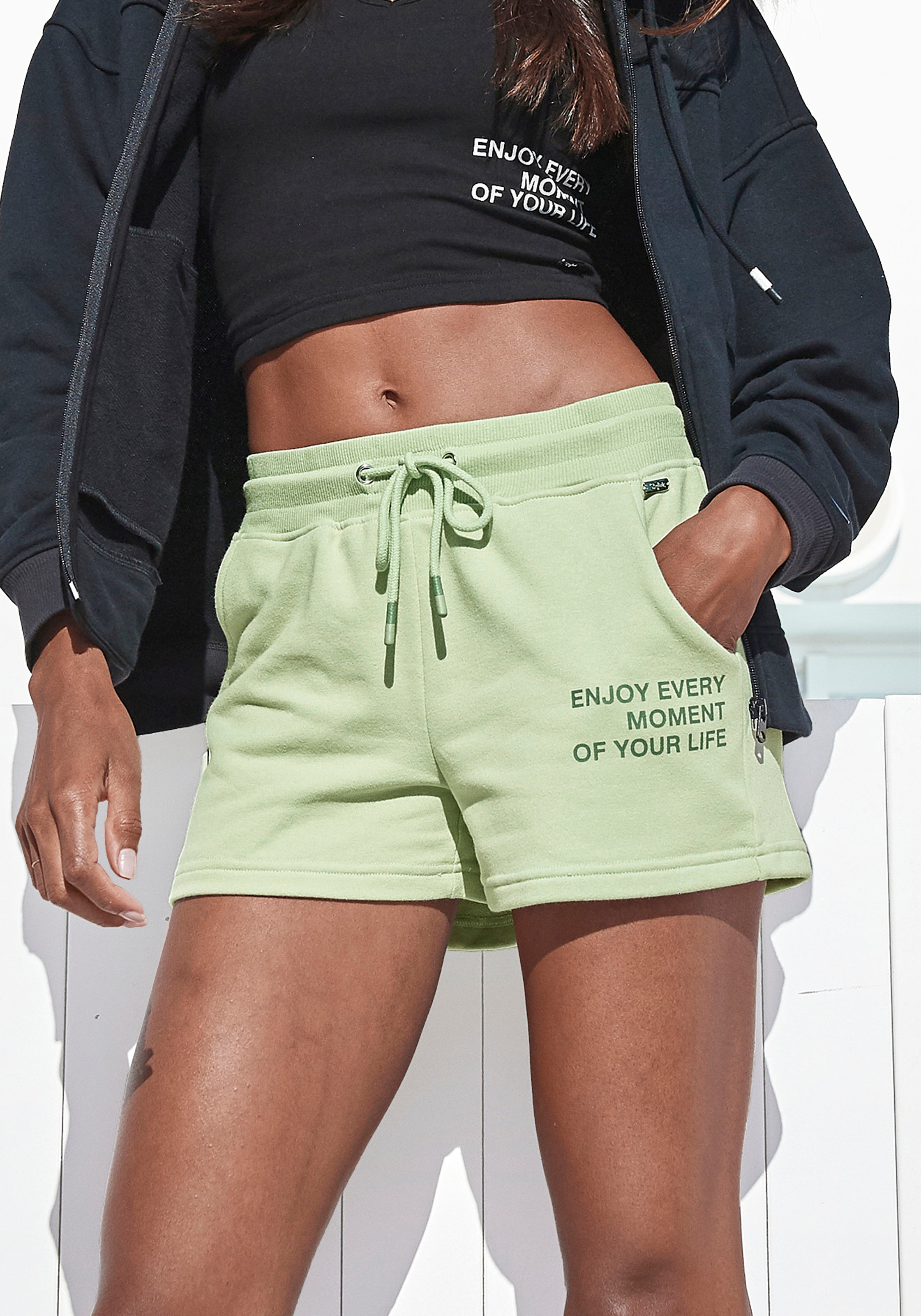 Buffalo Sweatshorts, mit Statement Druck, Loungewear