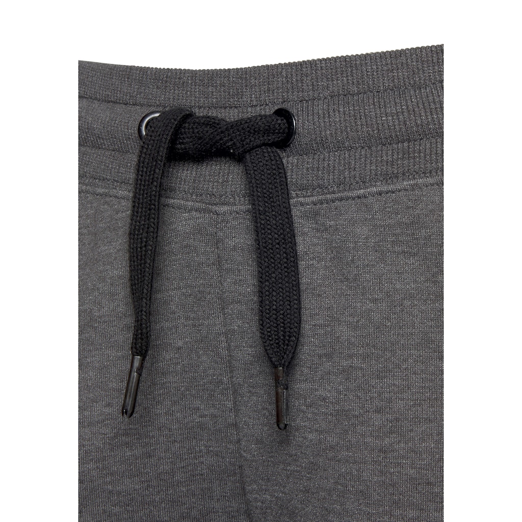 Bench. Loungewear Sweathose, mit Seitenstreifen und schmalem Bein, Loungeanzug