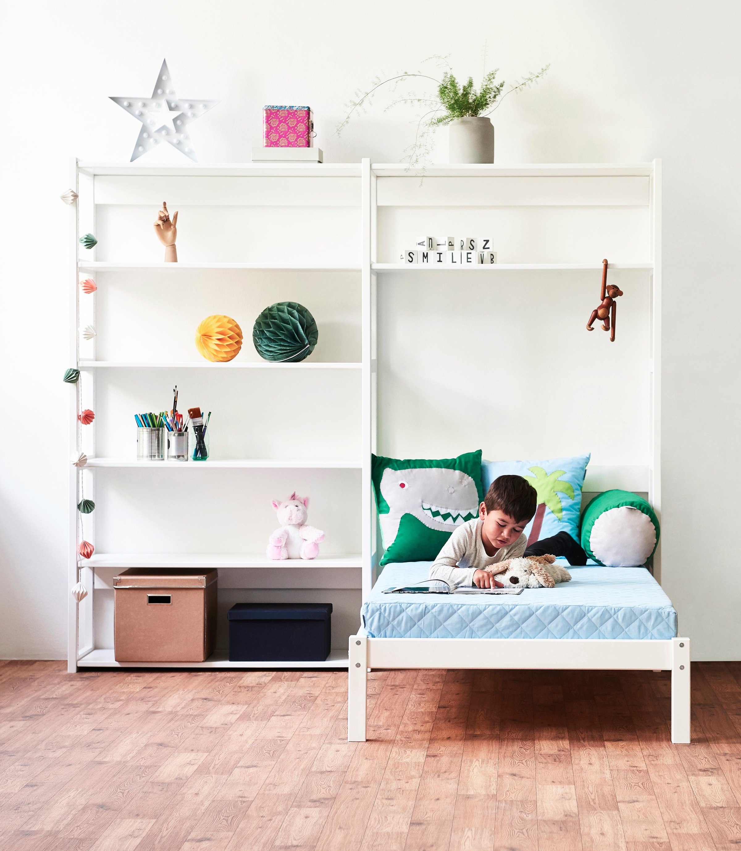Hoppekids Jugendzimmer-Set »STOREY«, (Set, 16 tlg., Kinderbett, Rollrost, Schaummatratze, Regalsystem, 8 Einlegeböden)