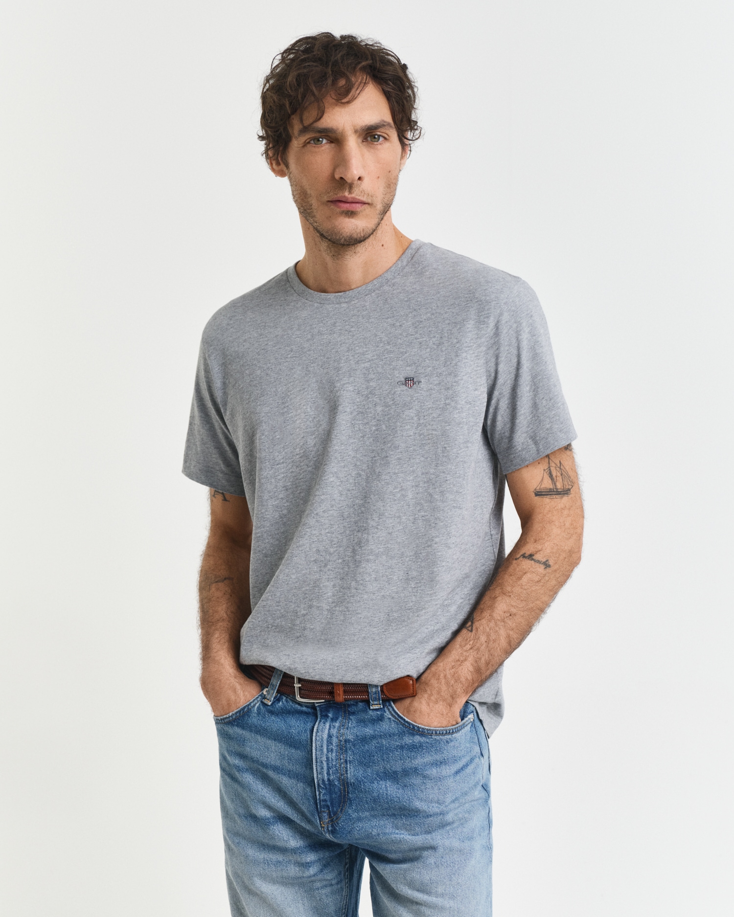 Gant T-Shirt »REG SHIELD SS T-SHIRT« mit Logostickerei auf der Brust