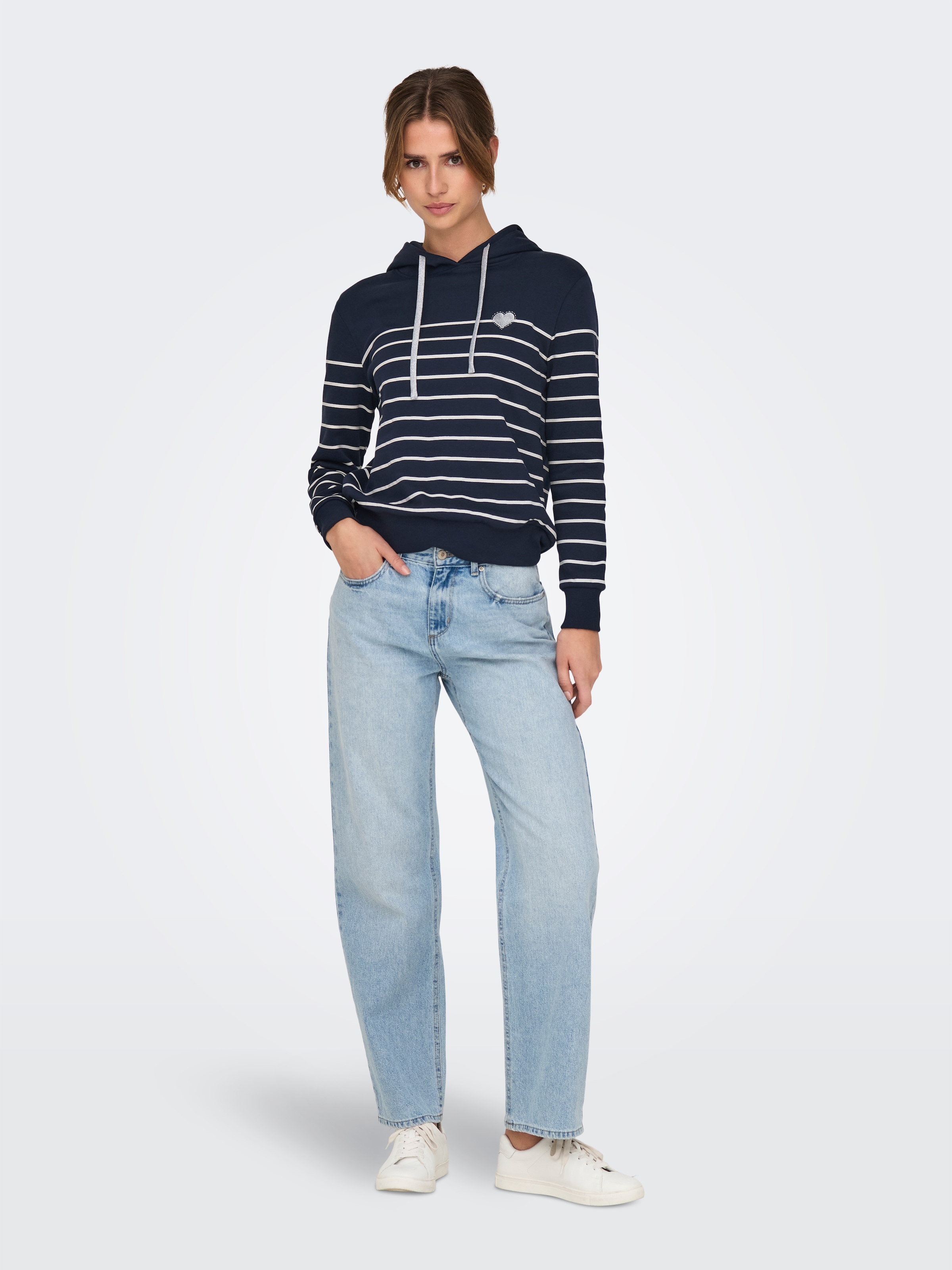 ONLY Kapuzensweatshirt »ONLADELLE L/S STRIPE HOOD SWT«, mit Herz-Stickerei