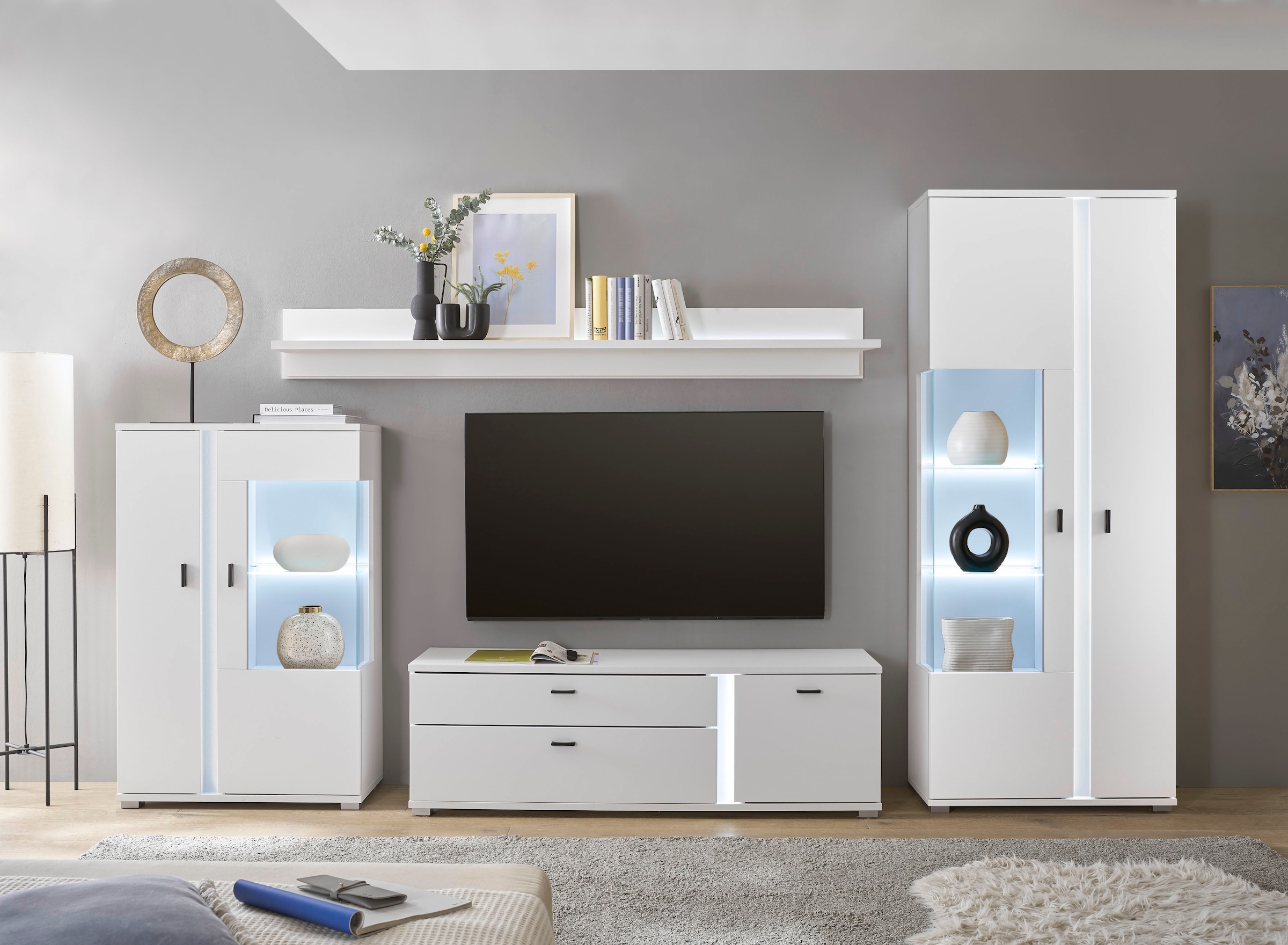 INOSIGN Wohnwand »LONG ISLAND«, (Set, 4 St.), in moderner Trendfarbe,inklusive senkrechter Beleuchtung,Breite 330 cm