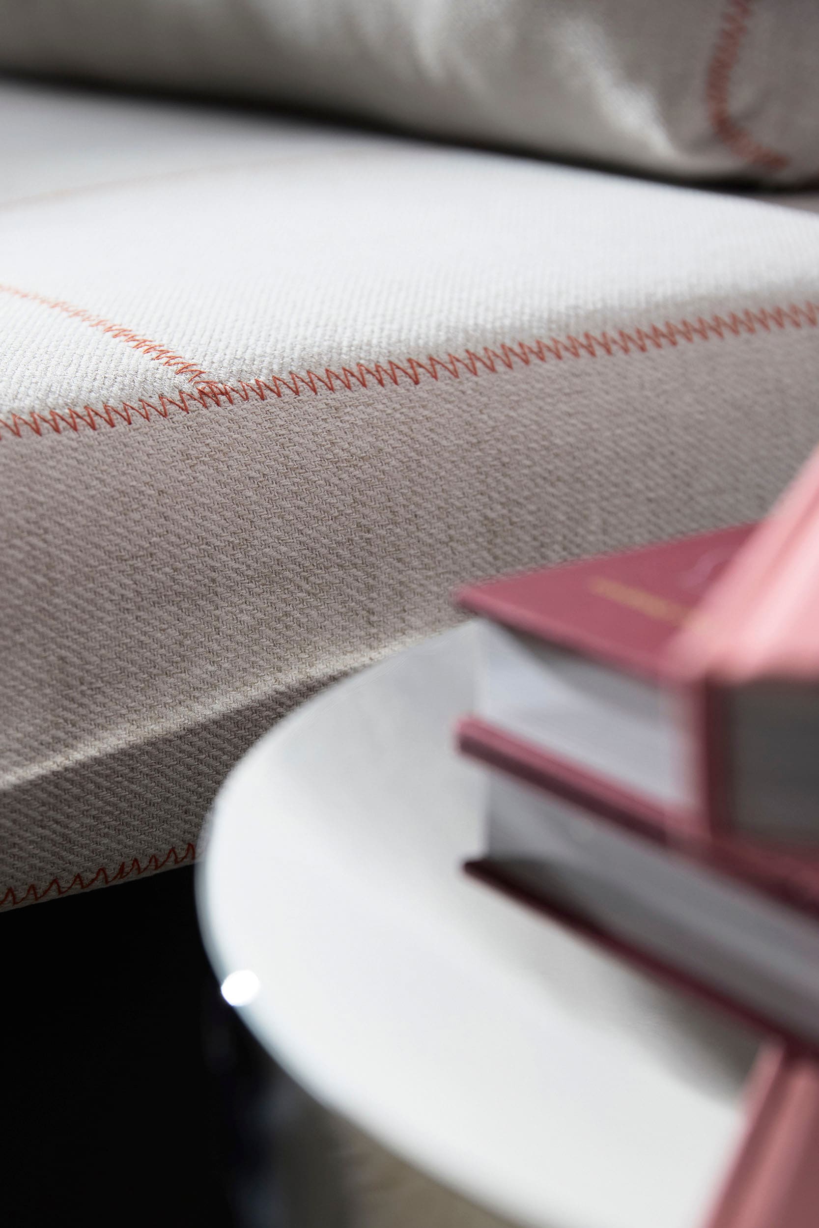 INNOVATION LIVING ™ 3-Sitzer »SIGGA X Schlafsofa mit hohen Sitz- und Liegekomfort«, Dekorative Kontrastnähte, detailreiches Design