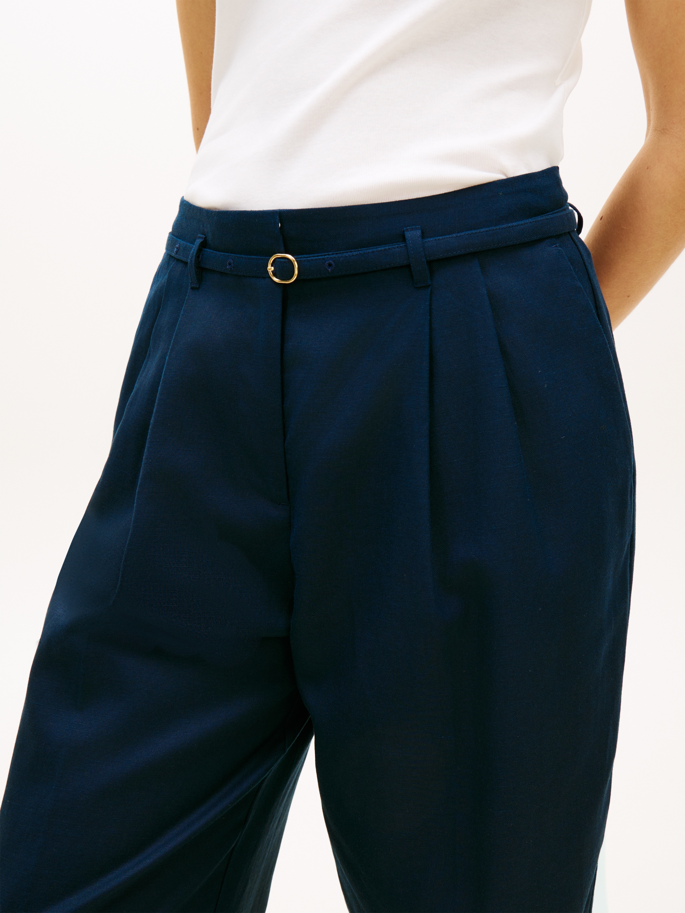 Tommy Hilfiger Bundfaltenhose »LINEN BLEND WIDE LEG PANT«  mit Bügelfalten & passendem Gürtel