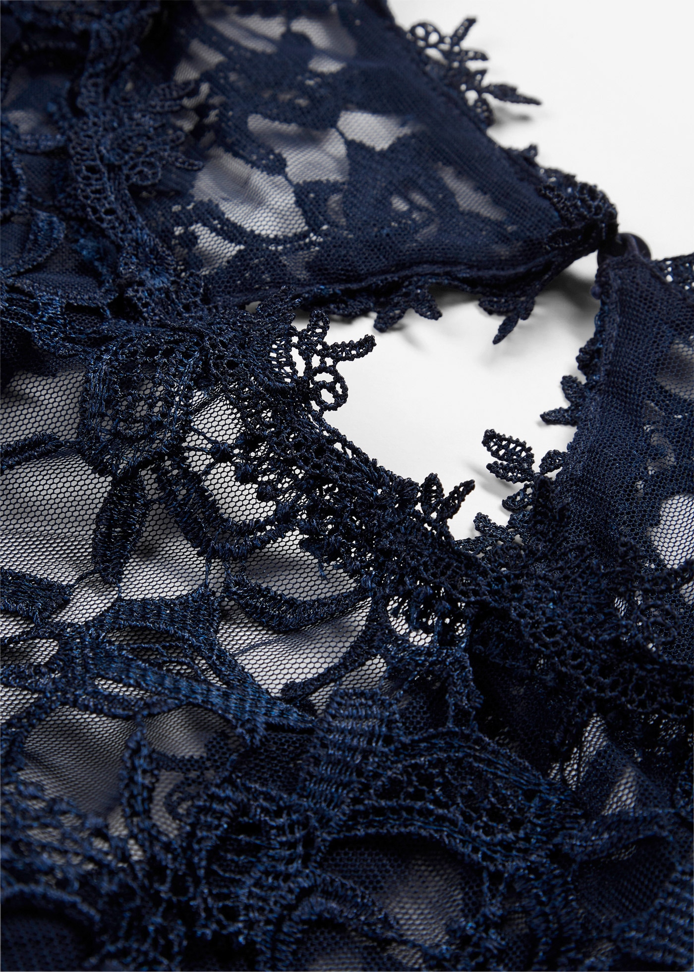 bonprix Maxikleid »Maxikleid mit Spitze« für festliche Anlässe, vollständig gefüttert, taillierte Passform