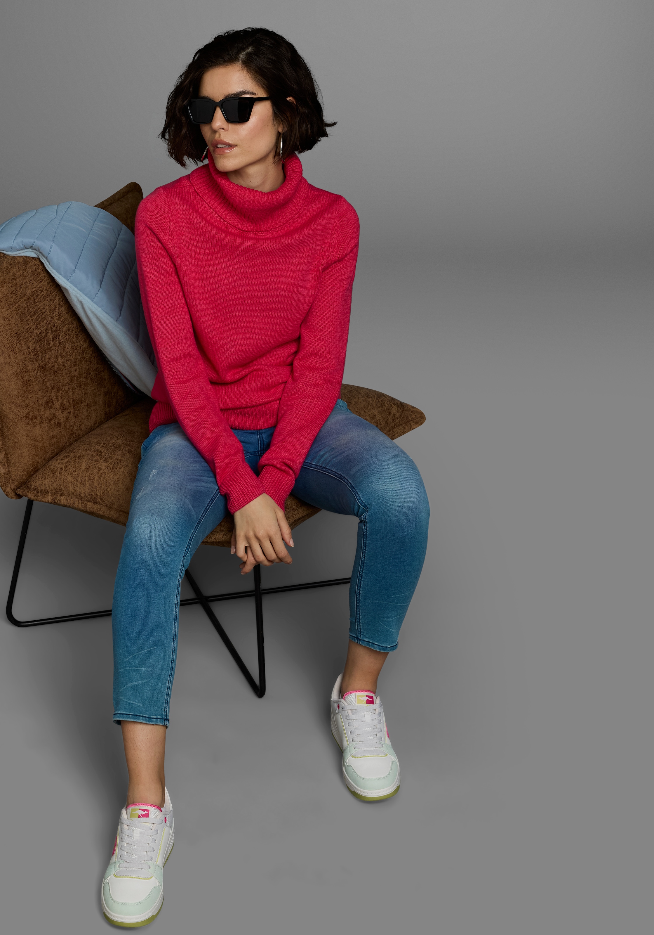 KangaROOS Langjacke, mit Kapuze, leichter Webstoff, figurbetonter Schnitt, mit Kapuze