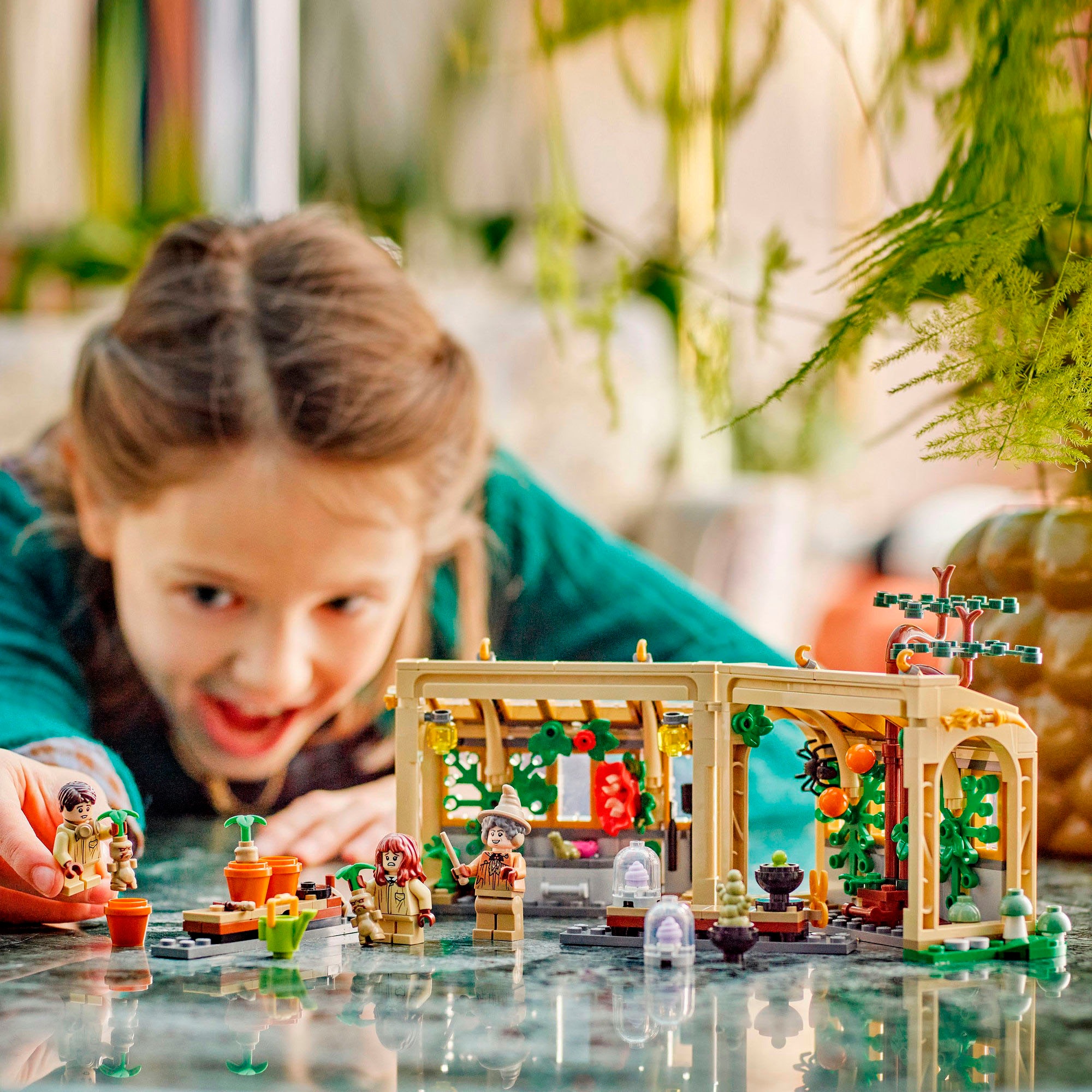 LEGO® Konstruktionsspielsteine »Schloss Hogwarts: Kräuterkundeunterricht (76445), LEGO Harry Potter™«, (390 St.), Made in Europe