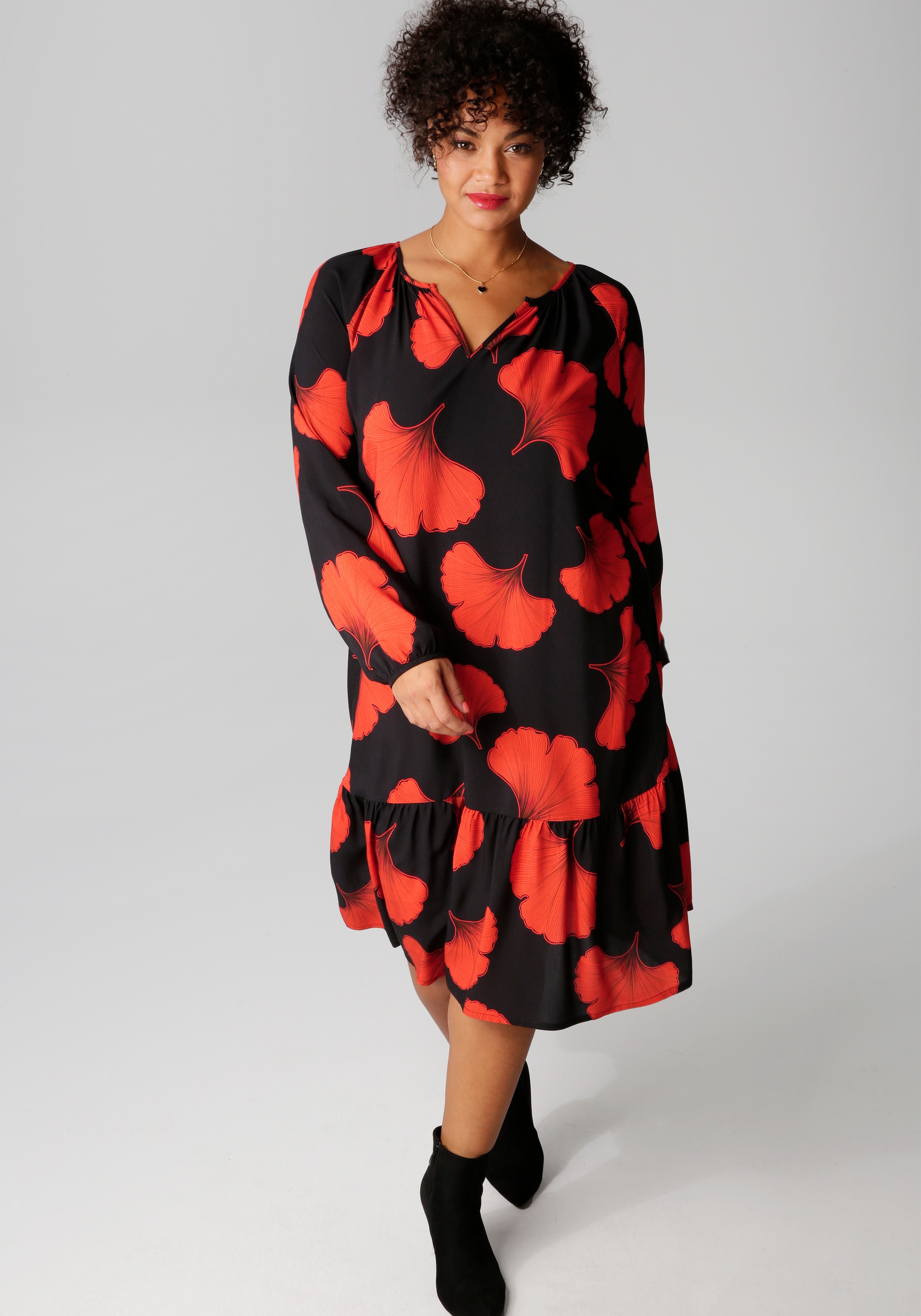 Aniston PLUS Sommerkleid, Mit großflächigem Blütendruck
