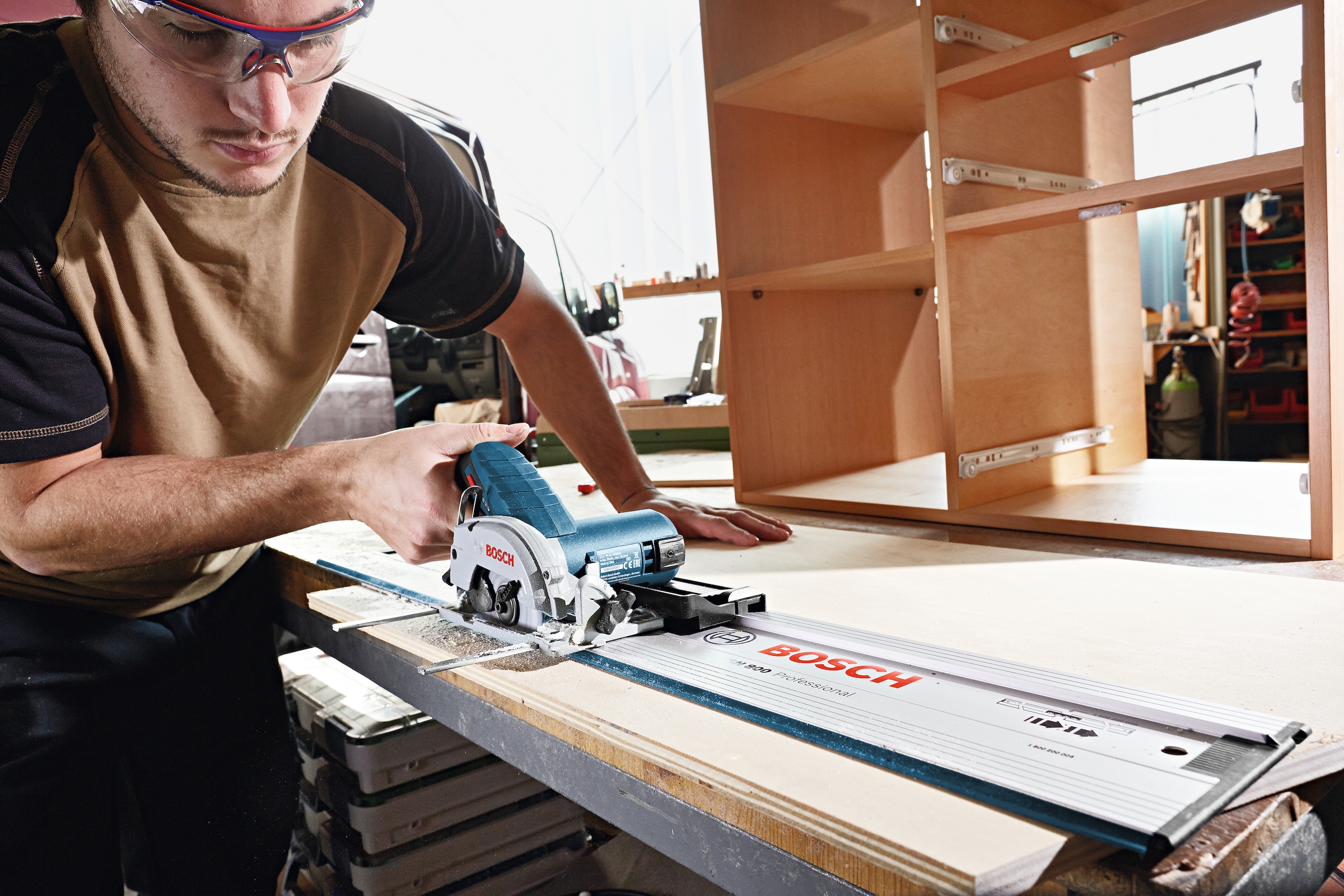 Bosch Professional Akku-Handkreissäge »GKS 12V-26«, (Set), 12 V, 26 mm, inkl. 2 Akkus & Ladegerät