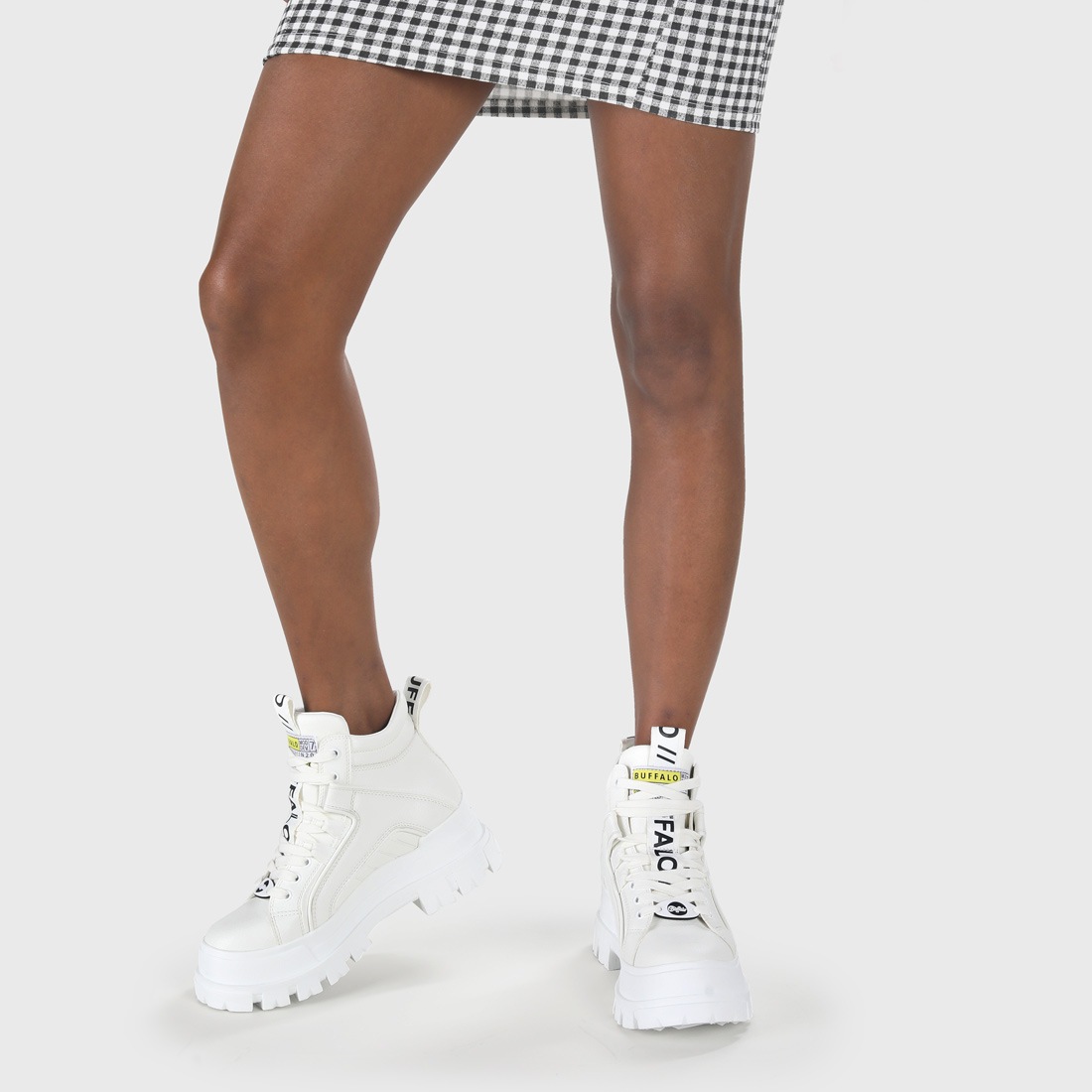 Buffalo Schnürboots »ASPHA NC MID«, Plateauboots, Schnürstiefelette, High Top Sneaker in monochromer Optik