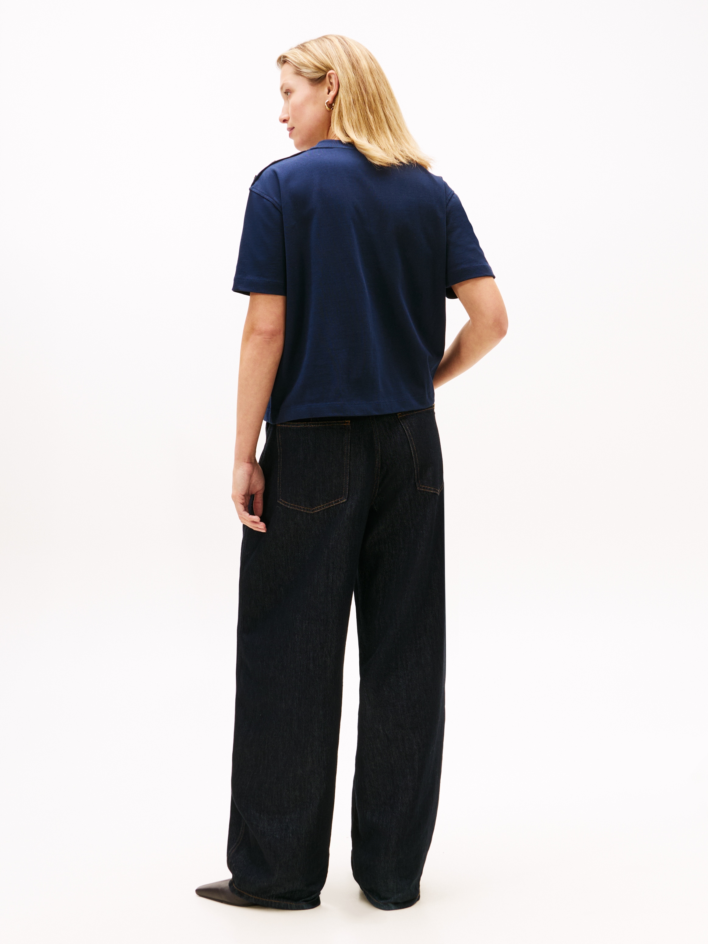 Tommy Hilfiger Kurzarmshirt »GOLD BTN SCRIPT MDRN SS TEE« mit goldfarbenen Knöpfen