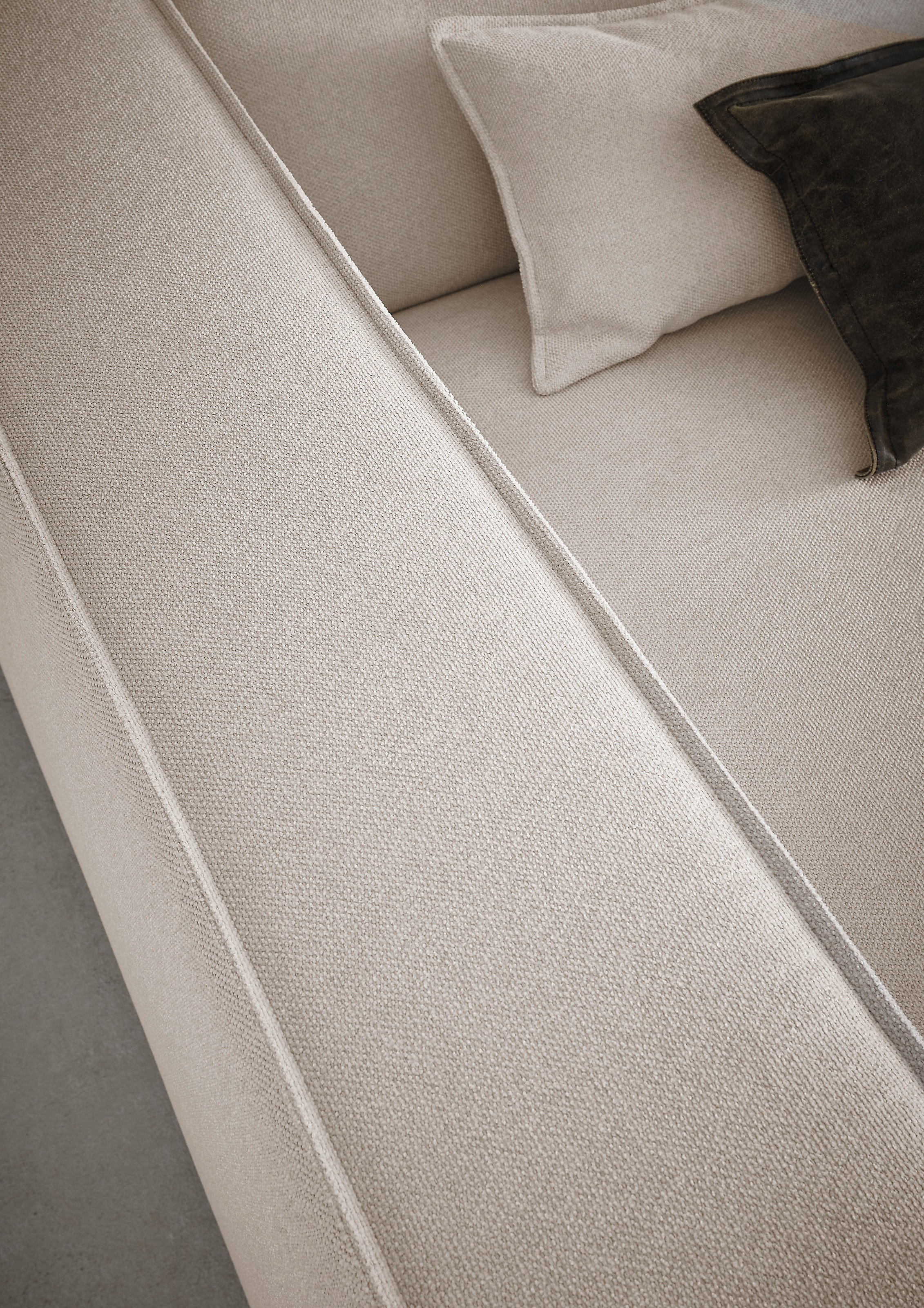 LeGer Home by Lena Gercke Ecksofa »PIARA XXL, Big-Sofa in Cord oder Leinenoptik, L-Form, mit Kedernaht«, wahlweise Ottomane rechts/links, schwarze Füße, extra tiefe Sitzfläche