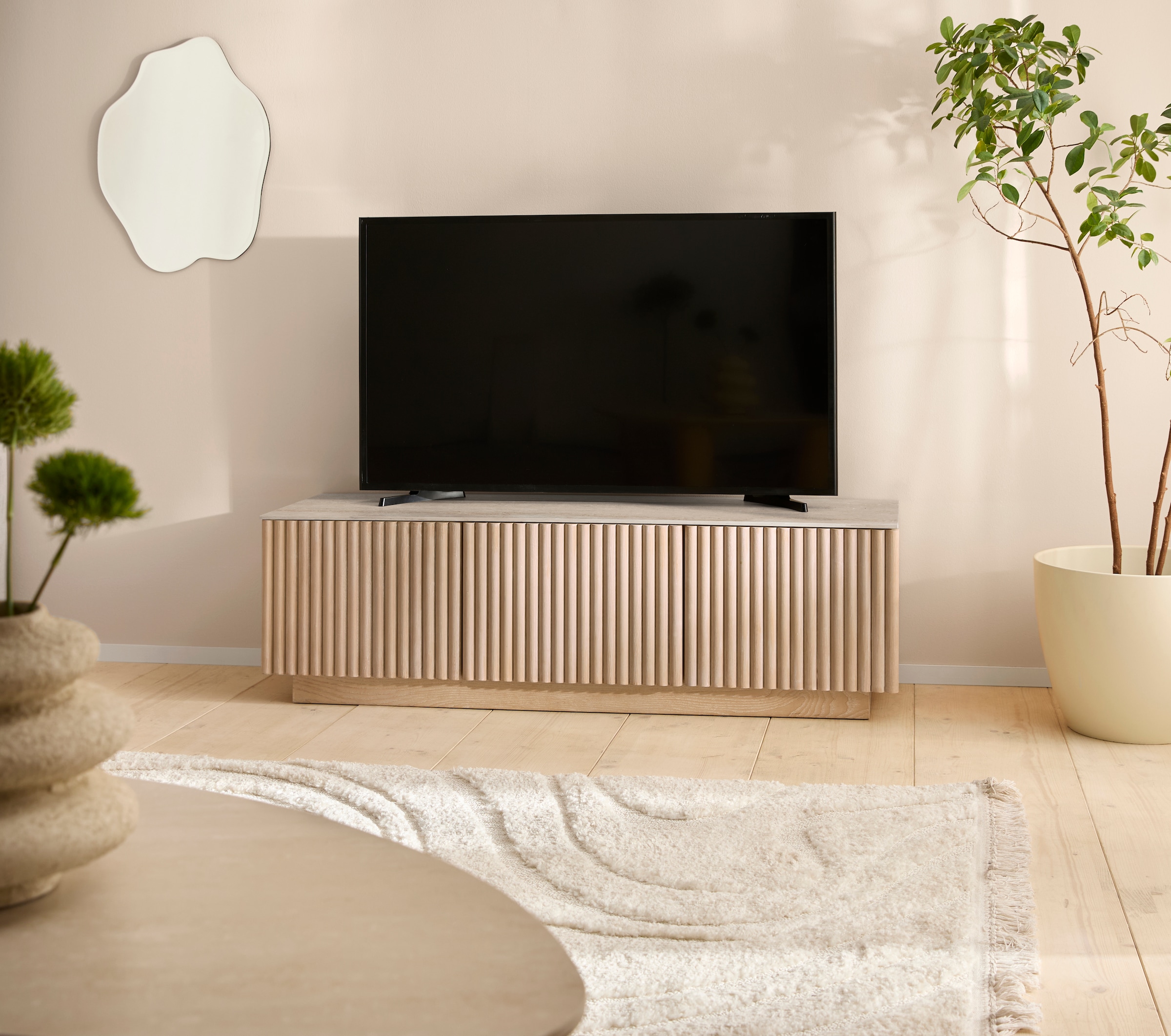 homsy by Ana Johnson TV-Schrank »Solva« Holzoptik aus Esche, geriffelte Front, Keramikplatte, Breite 138 cm