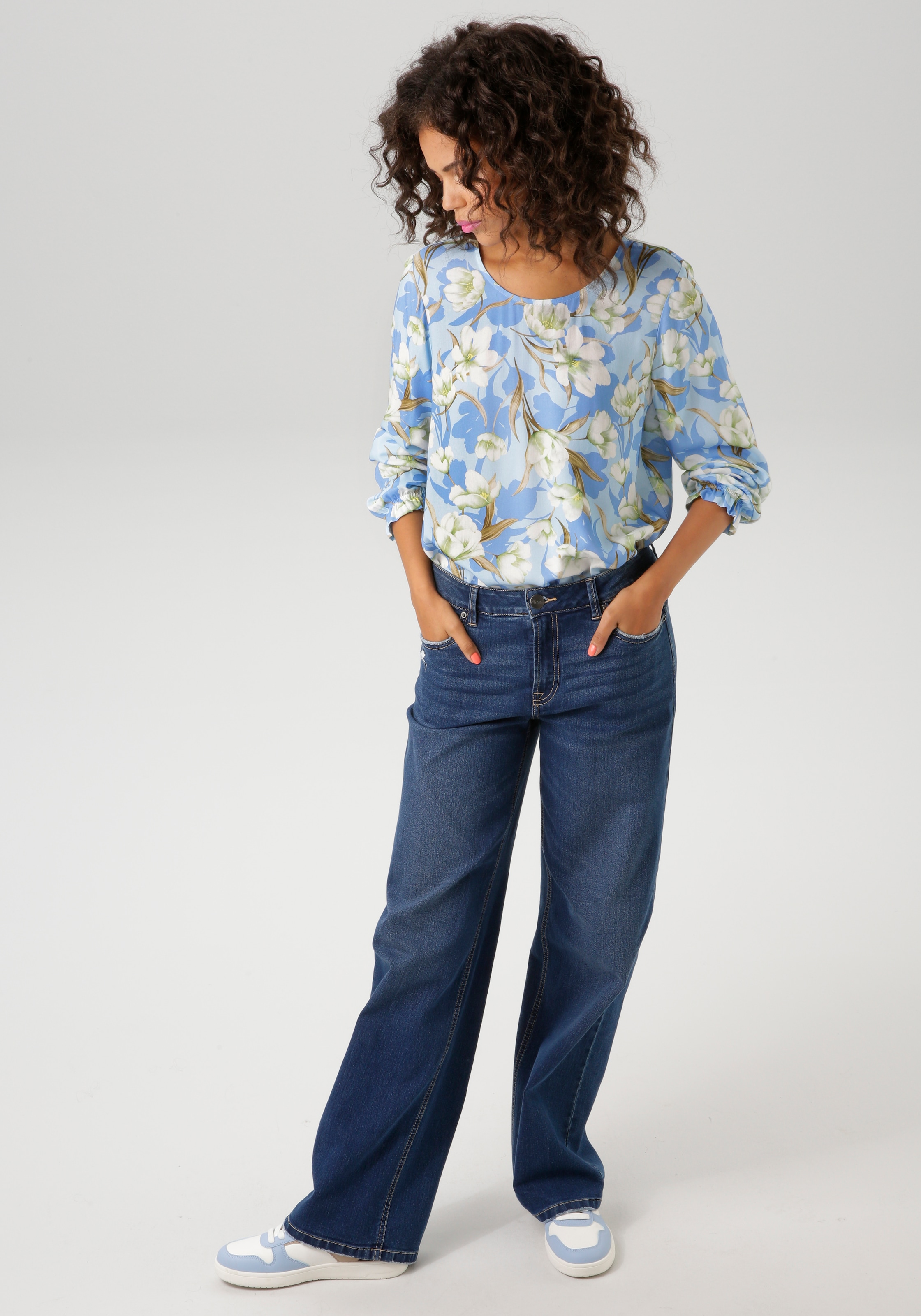 Aniston CASUAL Schlupfbluse, mit farbharmonischem Blumendruck