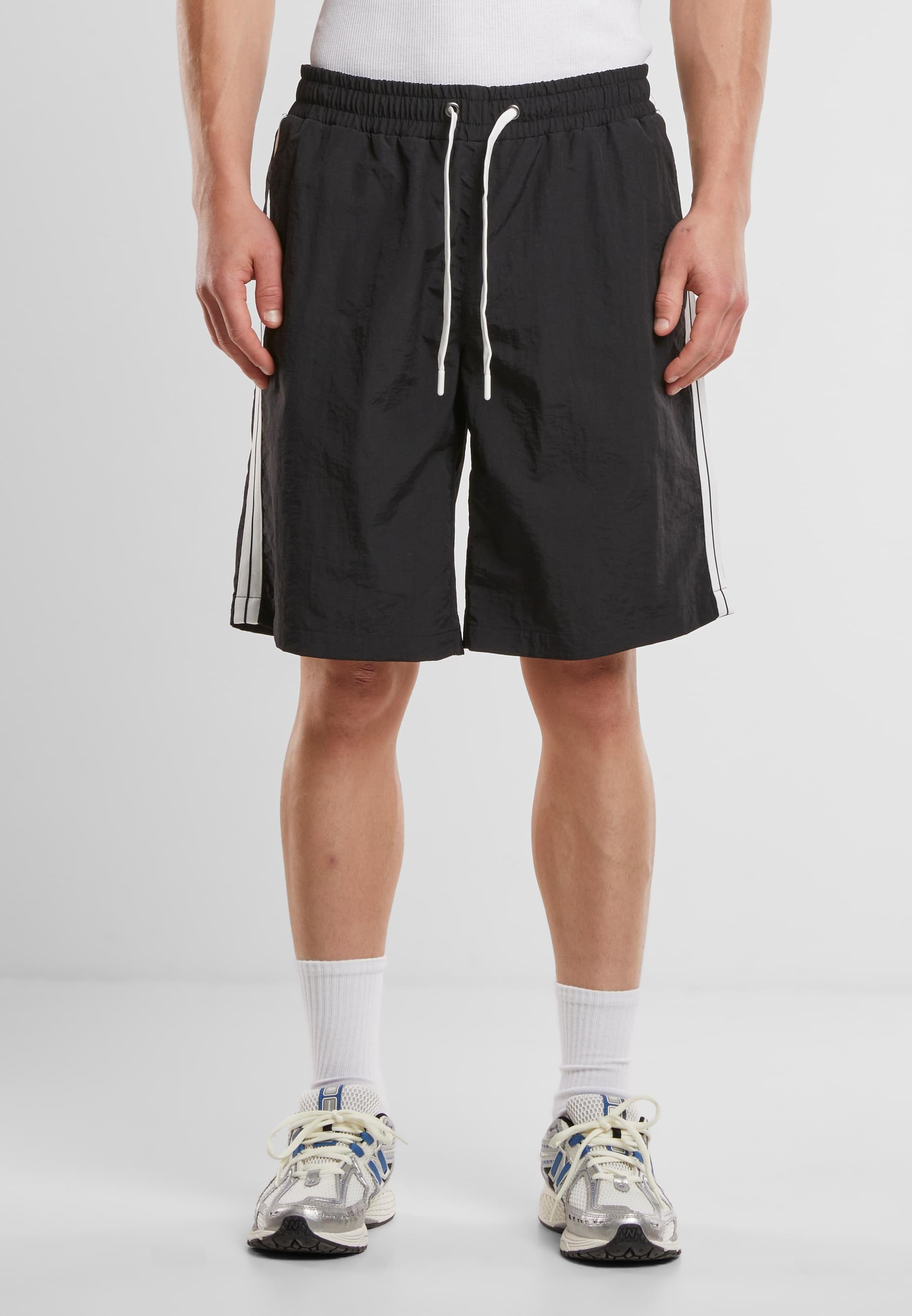 URBAN CLASSICS Badeshorts »Urban Classics Board Shorts With Patched Stripe«