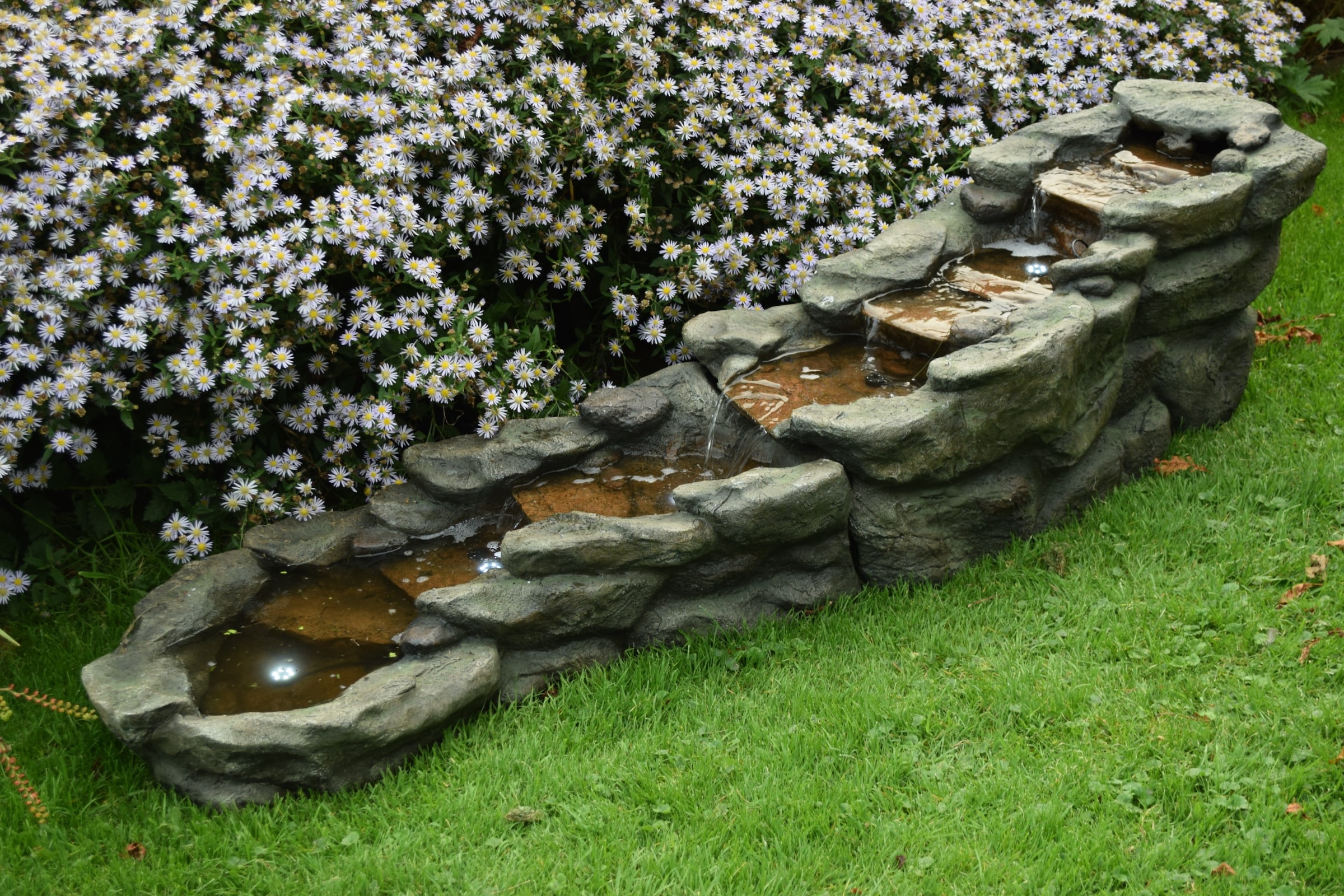 AcquaArte Gartenbrunnen »Wasserspiel BREMBO«, Komplettset mit LED-Beleuchtung, Pumpe und Anschlussmaterial
