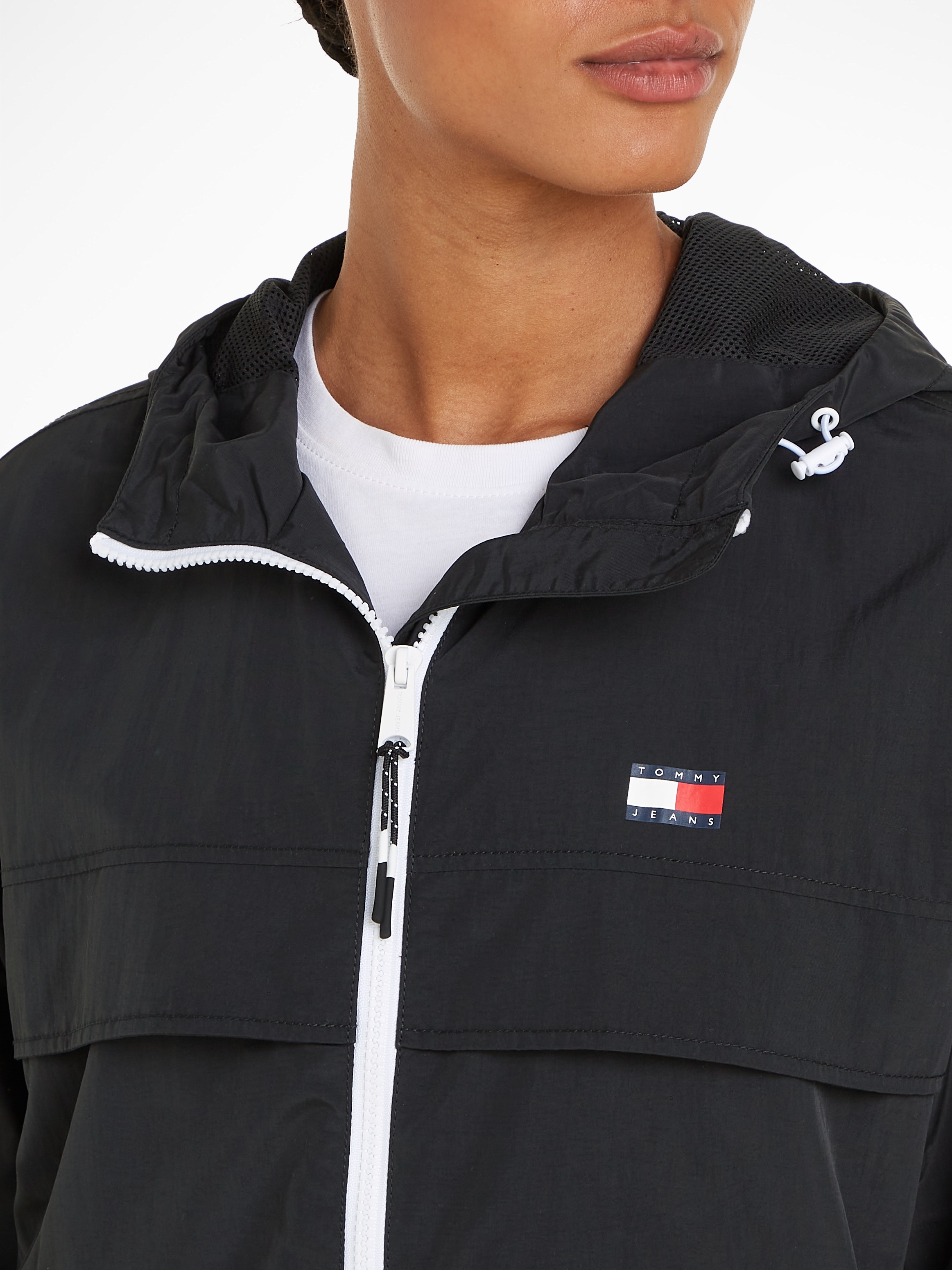 Tommy Jeans Windbreaker »TJW CHICAGO WINDBREAKER EXT«, mit Kapuze, mit kontrastfarbenen Reißverschlüssen