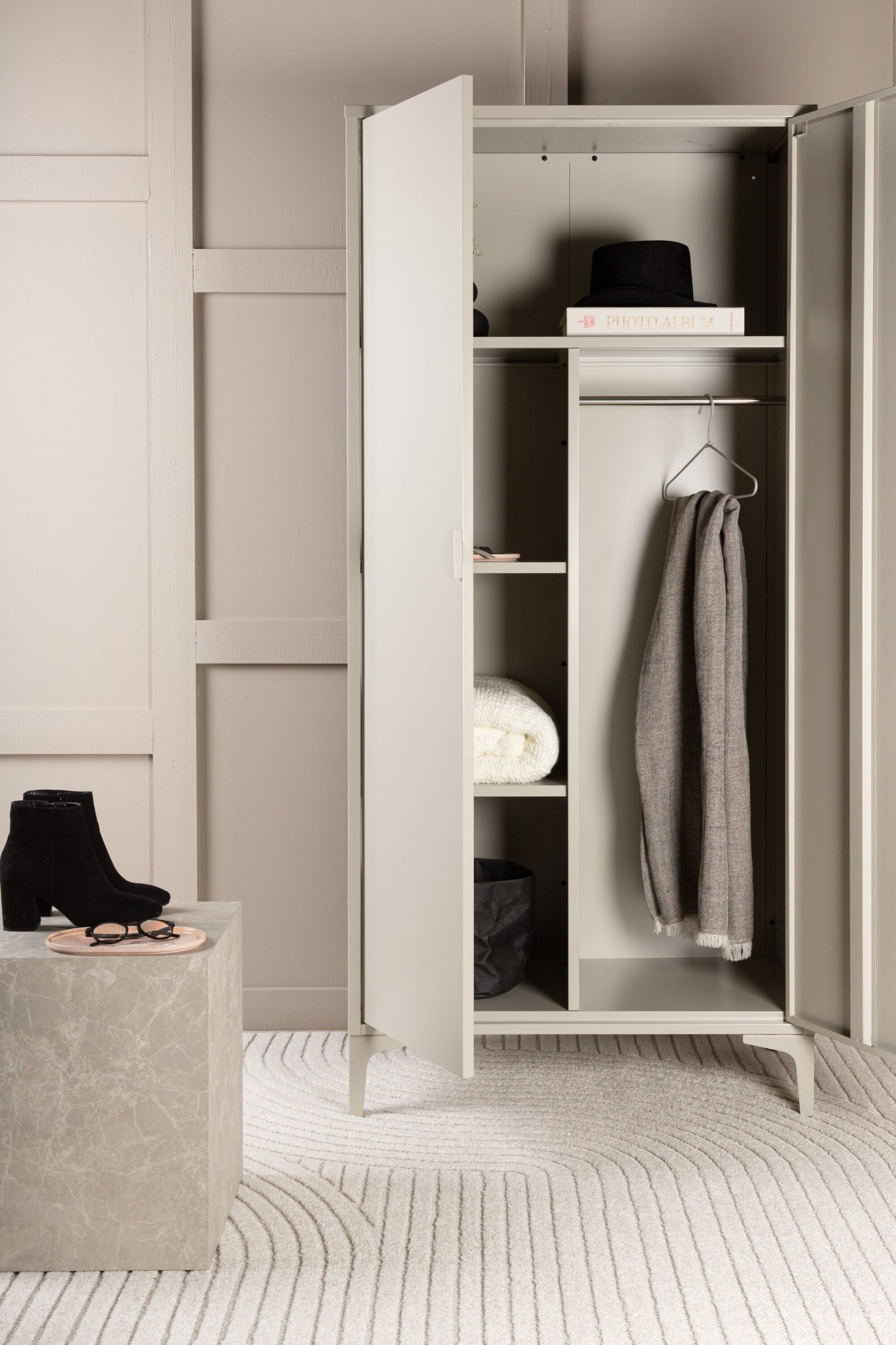 Venture Home Garderobenschrank »Piring, Stauraumschrank aus Stahl, 2 Türen, Höhe 183 cm« Garderobenschrank, Pulverbeschichtung, Stange, Einlegeböden, modern