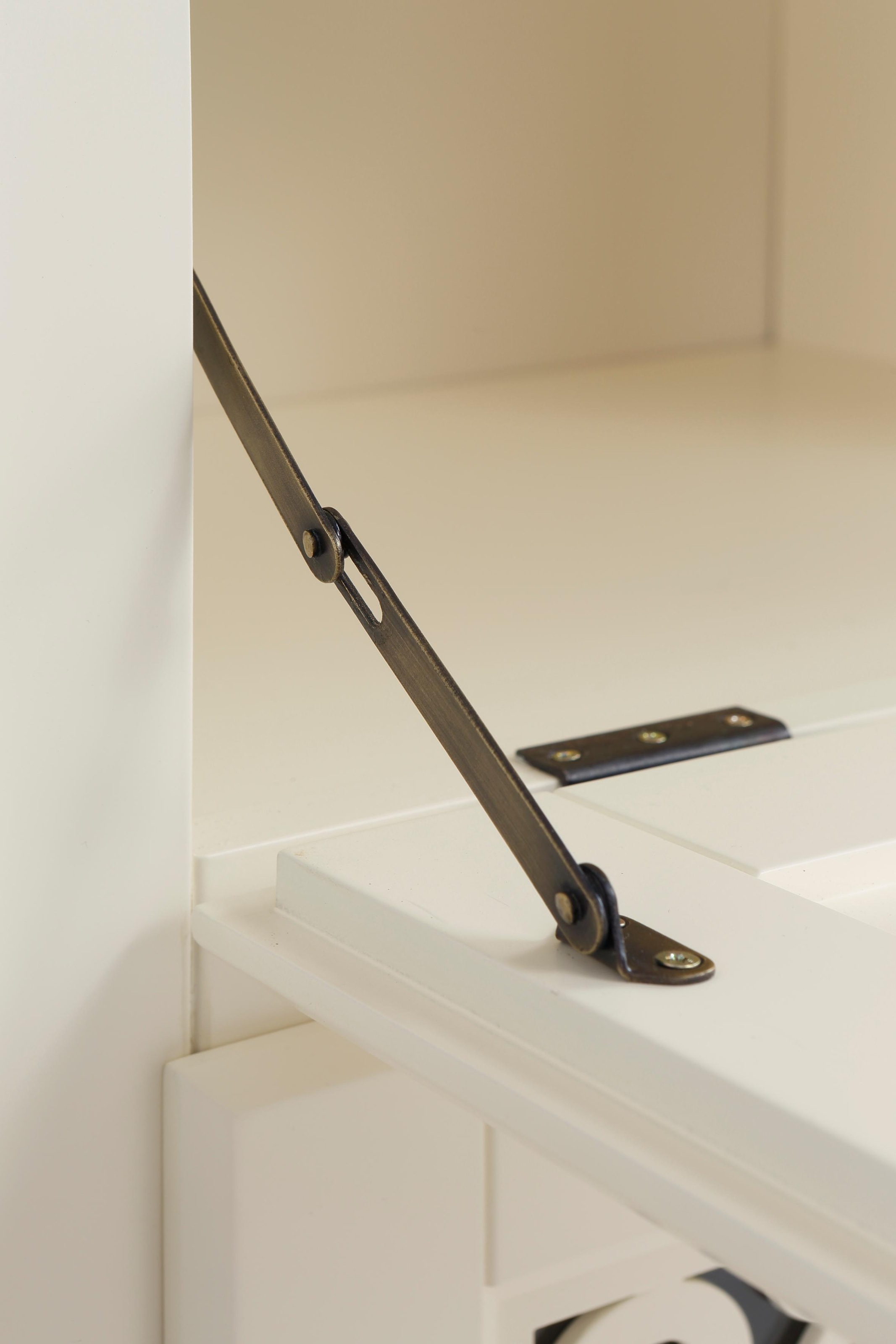Home affaire Highboard »Arabeske«, Vitrine in Holzoptik, mit Fräsungen auf den Türfronten, Breite 160 cm