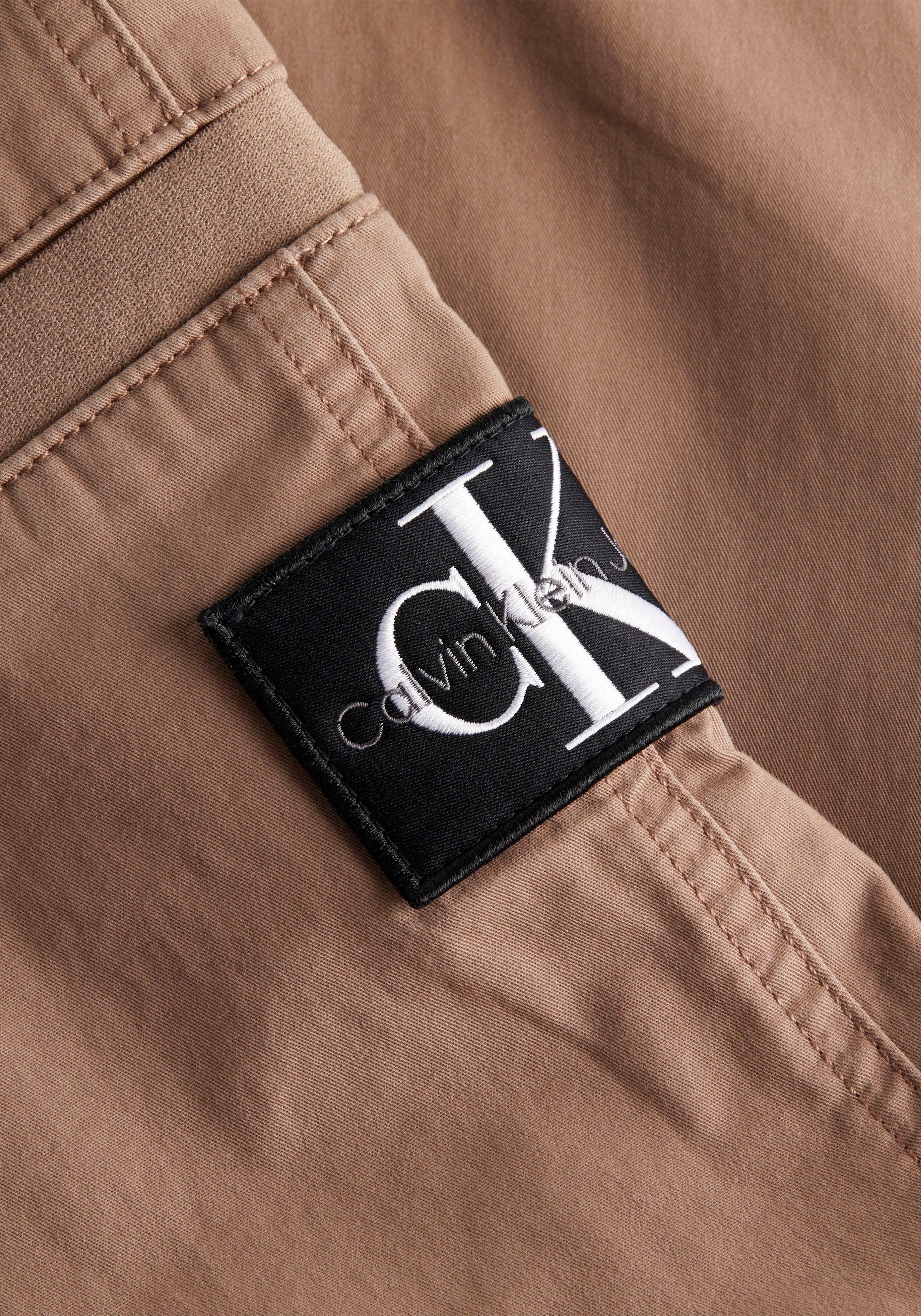 Calvin Klein Jeans Jogginghose »BADGE ELASTIC TRIM WOVEN PANT«, mit Calvin Klein Logo-Badge auf dem Bein