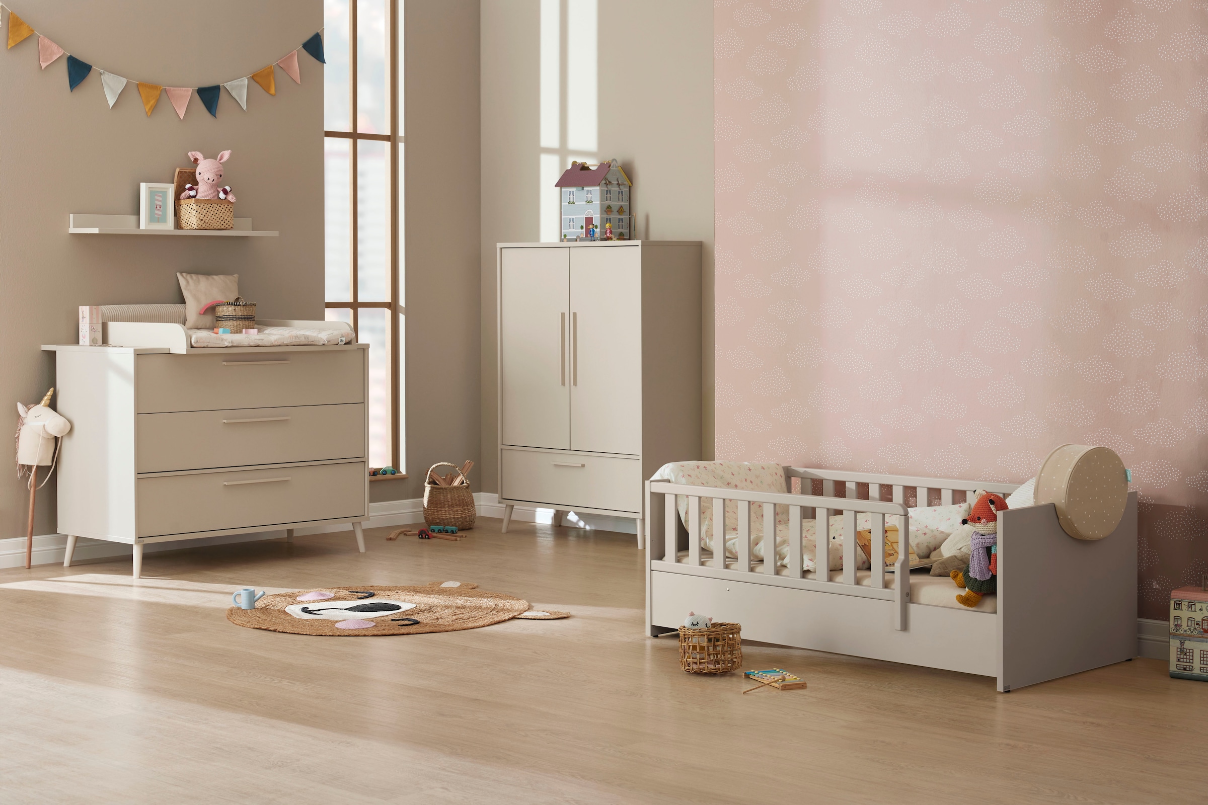 PAIDI Babybett »LITTLE SNU 70x140cm in Beige oder Weiß, umbaubares Bodenbett« Kinderbett mit Rausfallschutz aus Massivholz, langlebiges Gitterbett